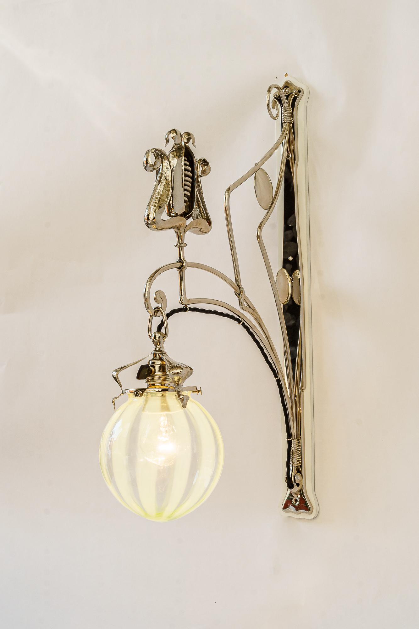 Grande applique Jugendstil avec abat-jour en verre opalin viennoise vers 1910 en vente 12