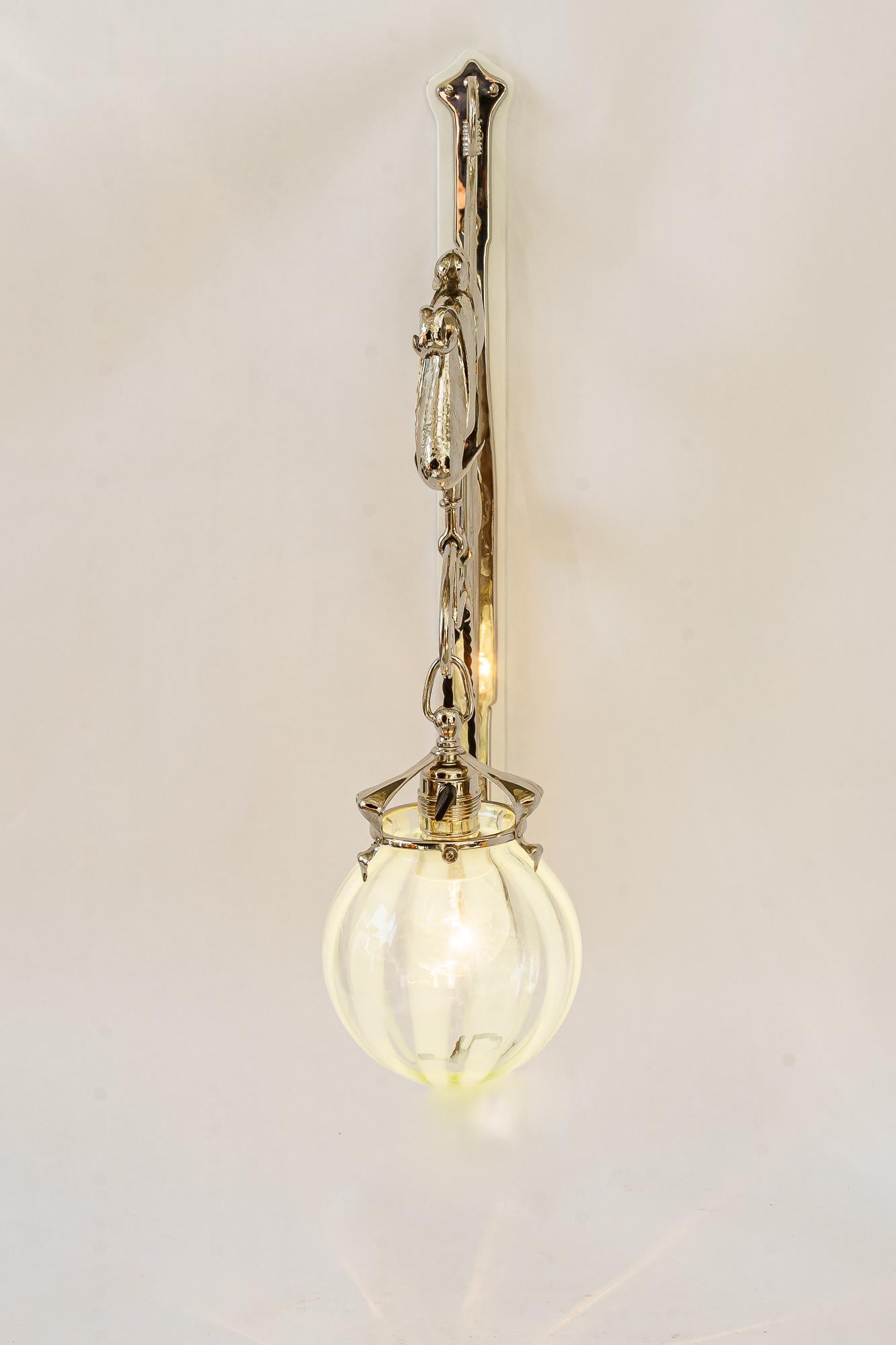 Grande applique Jugendstil avec abat-jour en verre opalin viennoise vers 1910 en vente 13
