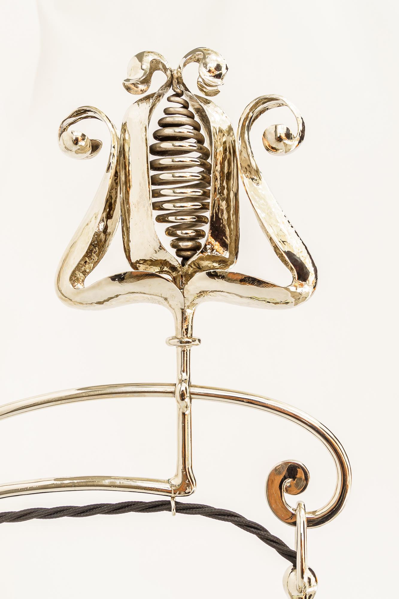 Début du 20ème siècle Grande applique Jugendstil avec abat-jour en verre opalin viennoise vers 1910 en vente