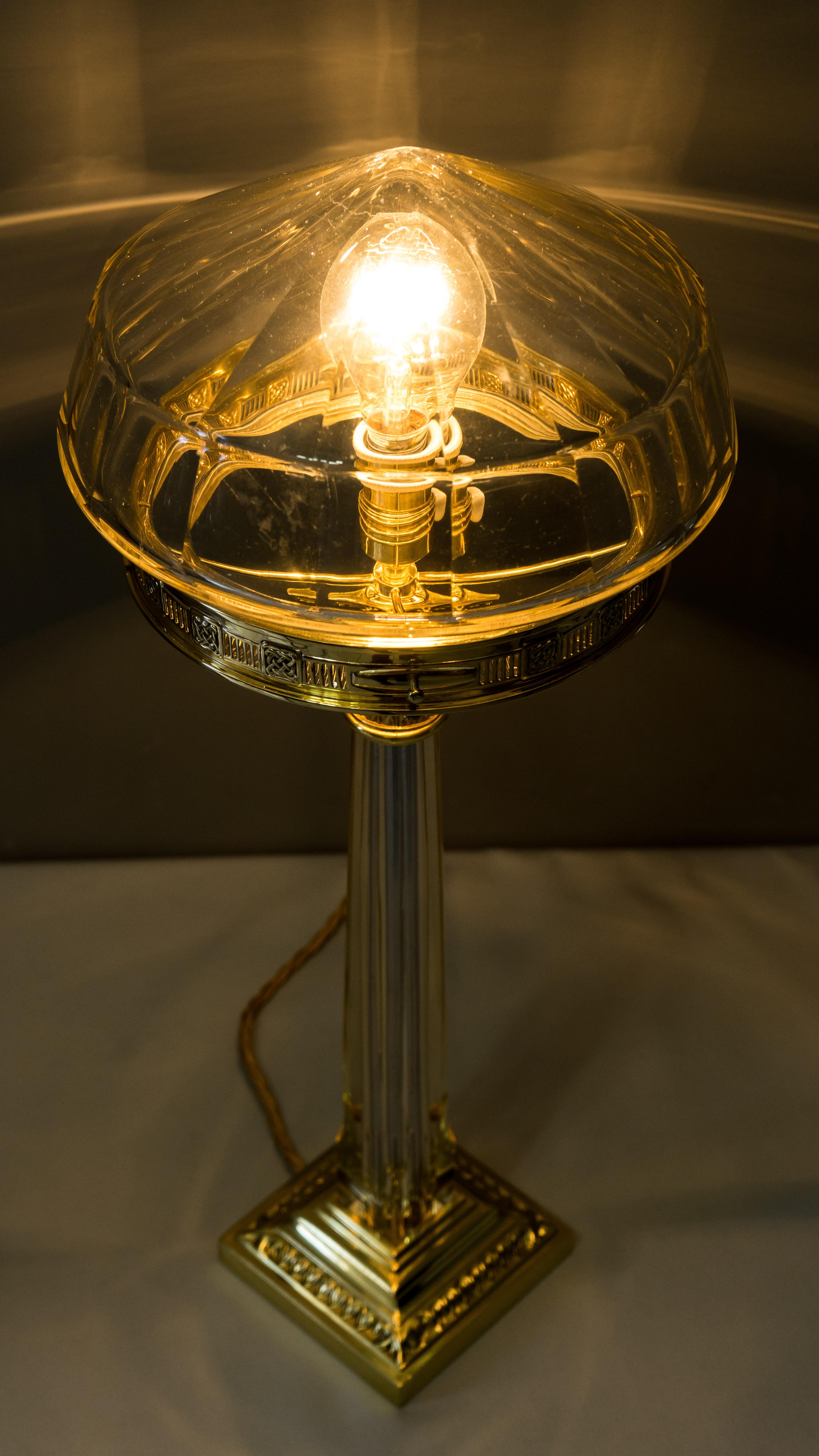 Big Jugendstil Table Lamp with Cut Glass Shade, Vienna, 1908s For Sale 4