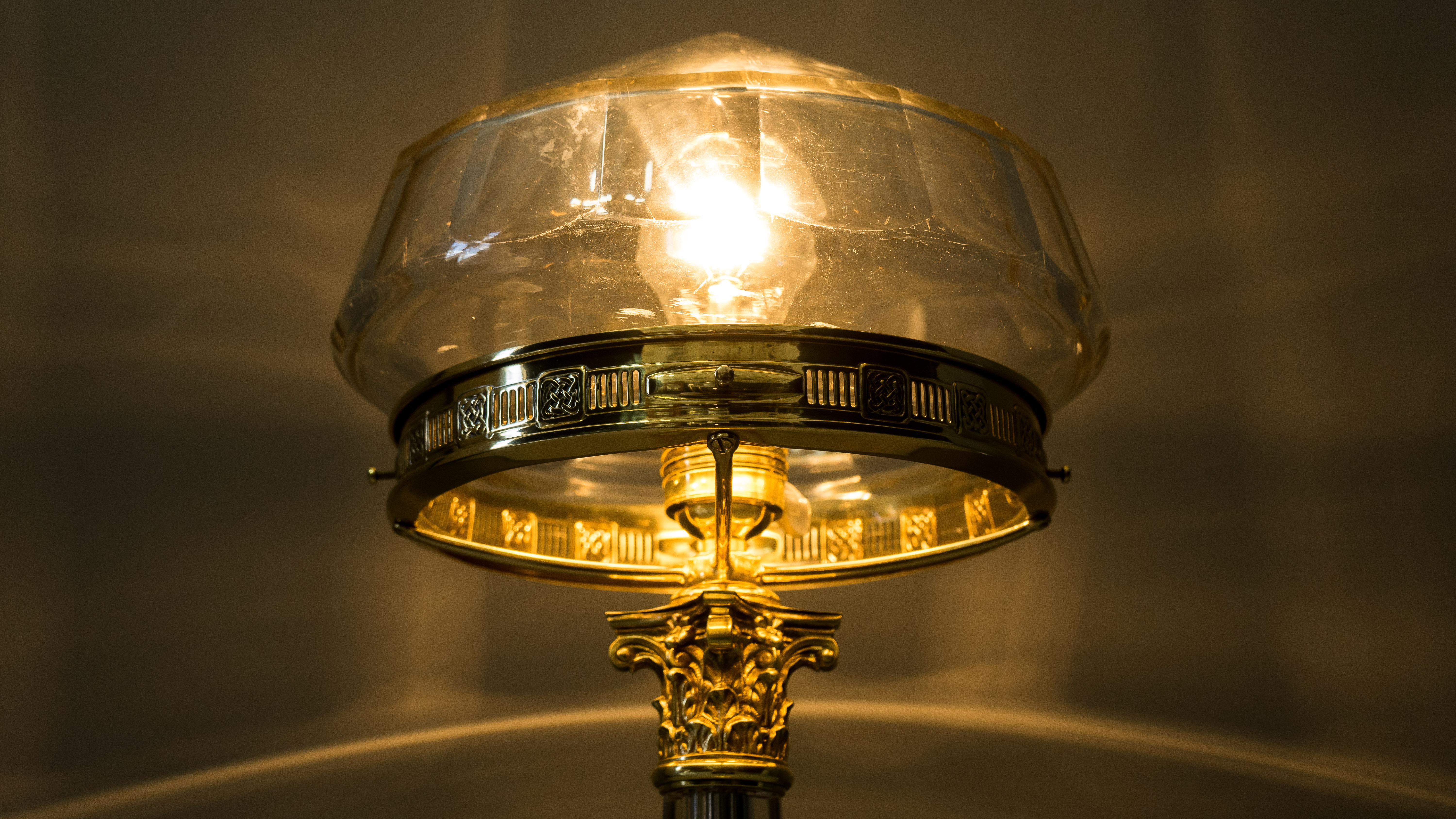Big Jugendstil Table Lamp with Cut Glass Shade, Vienna, 1908s For Sale 3