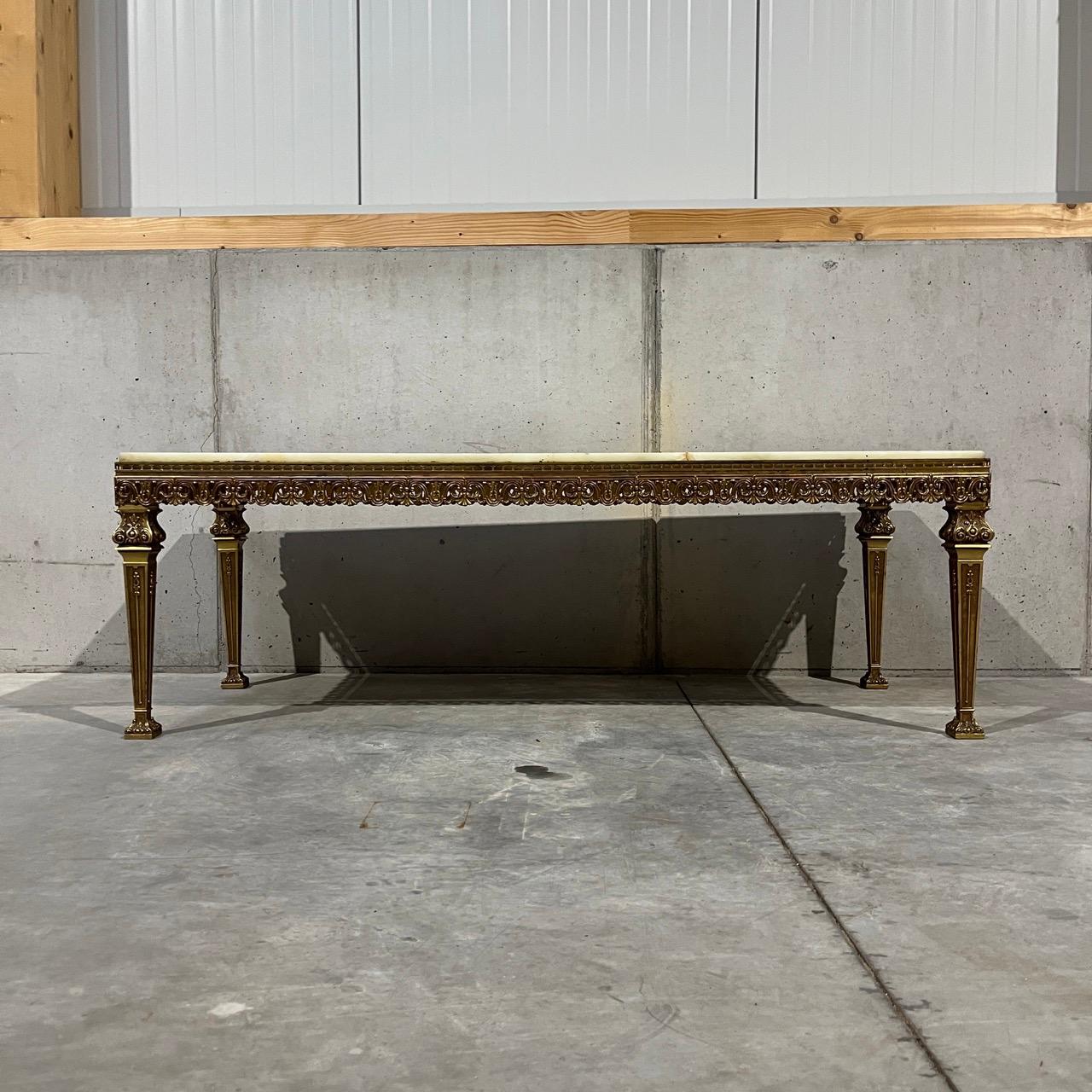 Néo-baroque Grandes tables de salon en laiton et marbre  Italie, milieu du siècle en vente