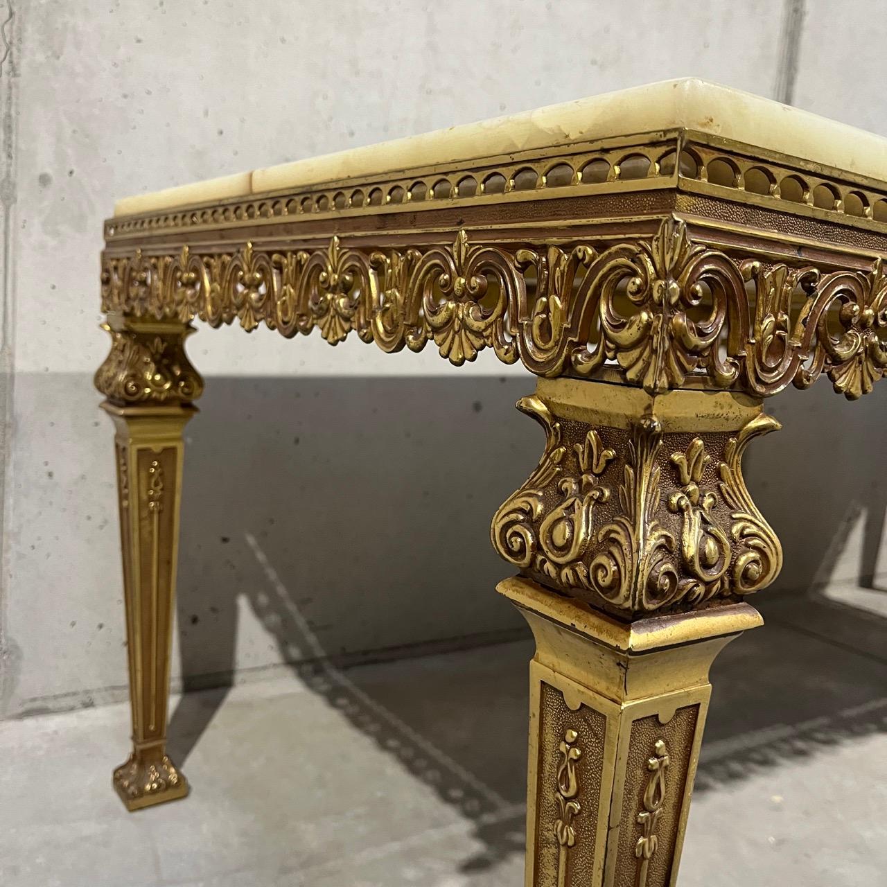 Grandes tables de salon en laiton et marbre  Italie, milieu du siècle en vente 2
