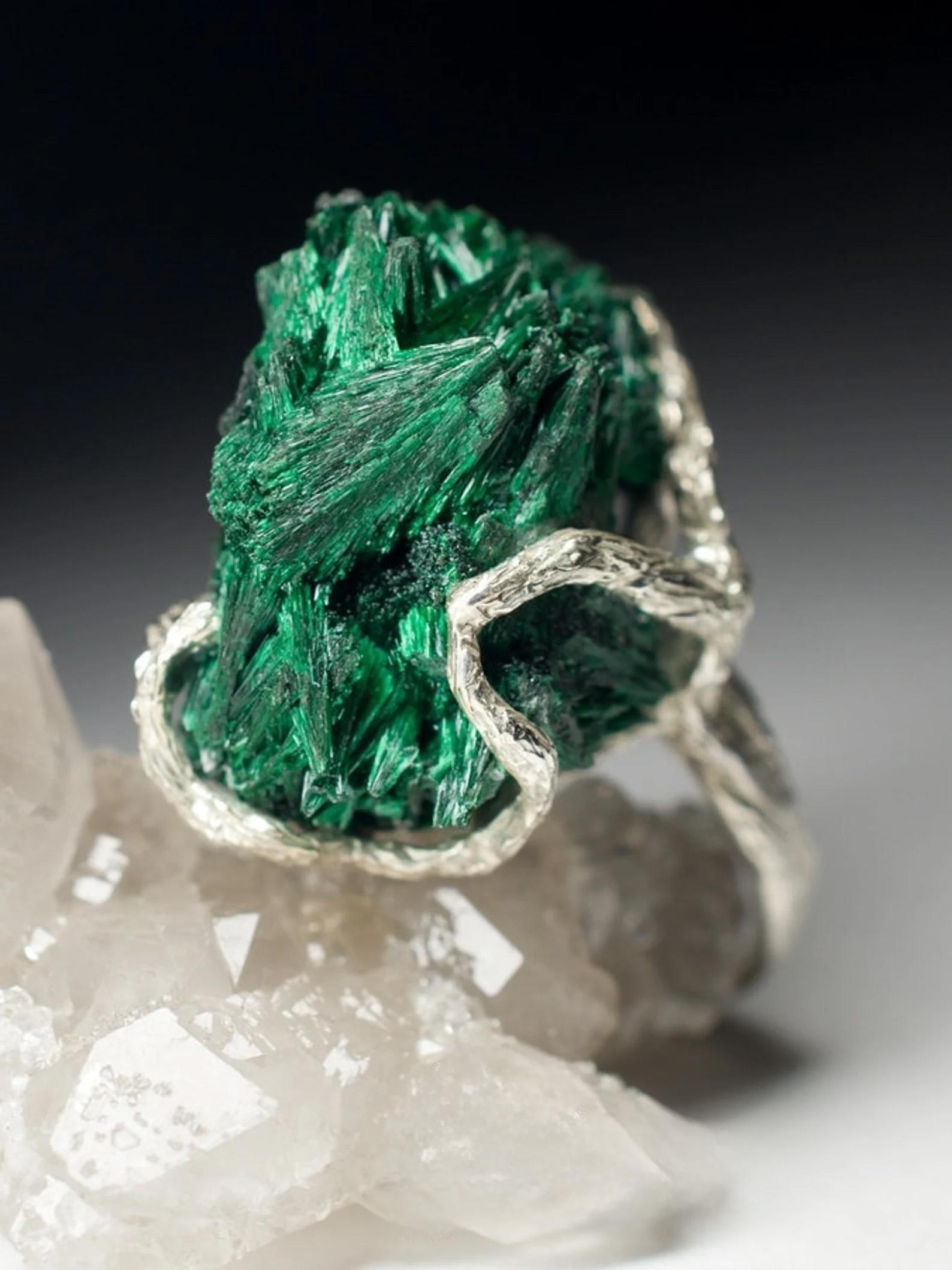 Big Malachite Crystals Silver Ring Statement Unisex Unusual Birthstone Jewelry In New Condition For Sale In Berlin, DE