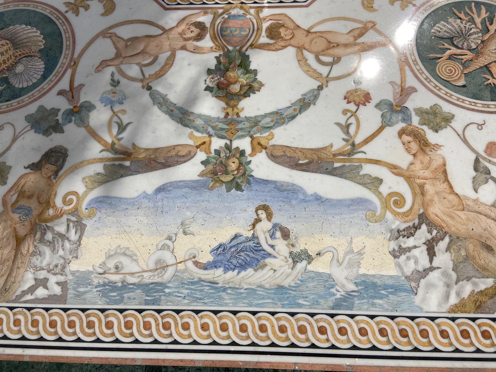 Marmo Tavolo grande in marmo con piano intarsiato e base in legno intagliato, realizzato a mano in Italia da Bigli in vendita