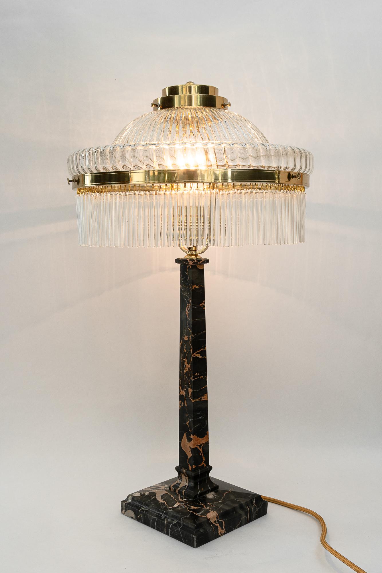 Big Marmor Tischlampe mit Glasschirm Wien um 1920er Jahre im Angebot 3