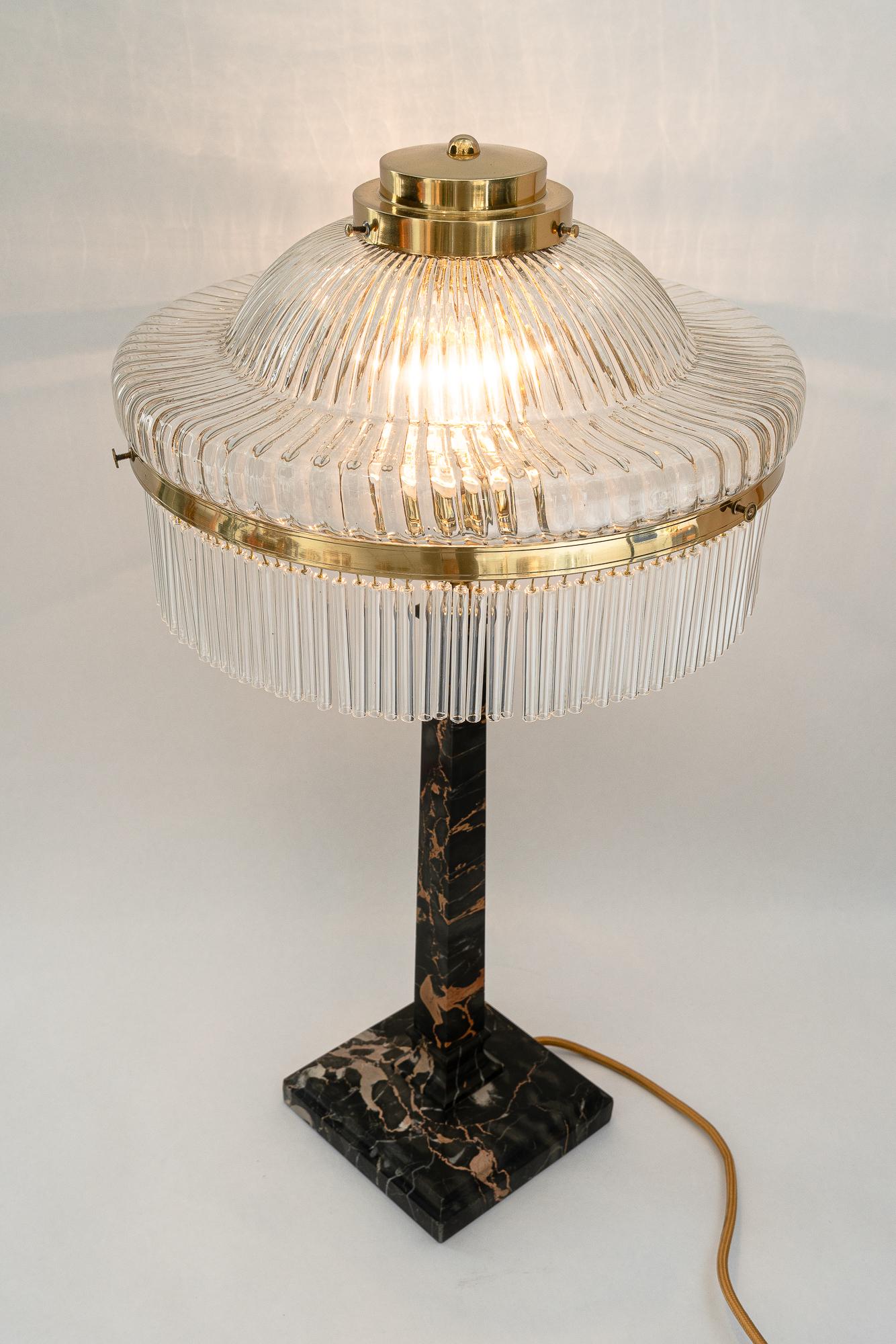 Big Marmor Tischlampe mit Glasschirm Wien um 1920er Jahre im Angebot 4