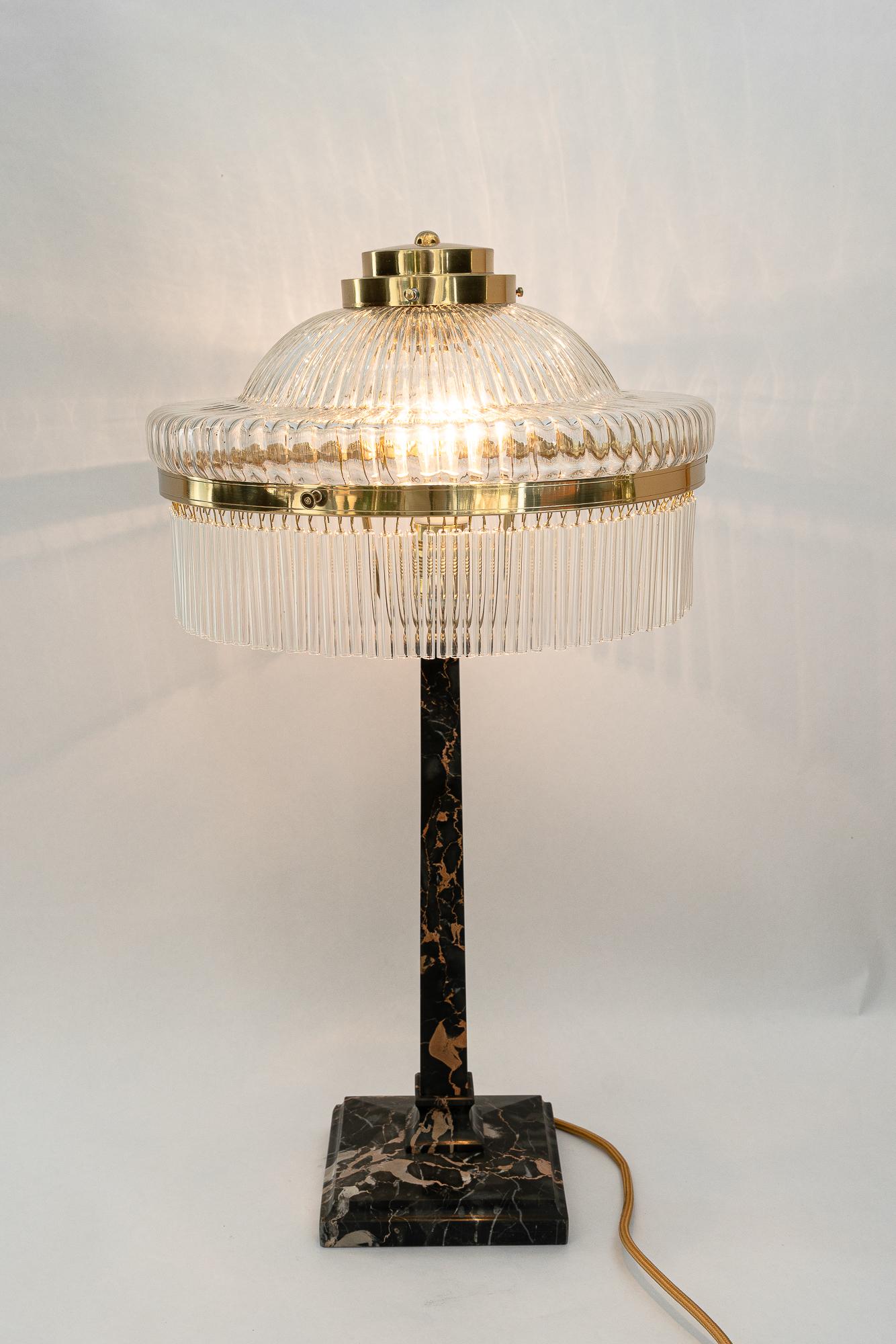 Big Marmor Tischlampe mit Glasschirm Wien um 1920er Jahre im Angebot 7
