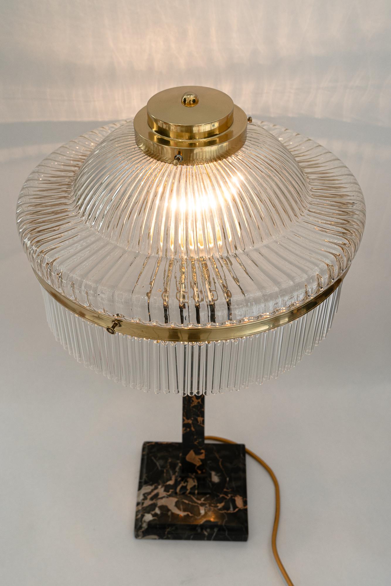 Big Marmor Tischlampe mit Glasschirm Wien um 1920er Jahre im Angebot 8