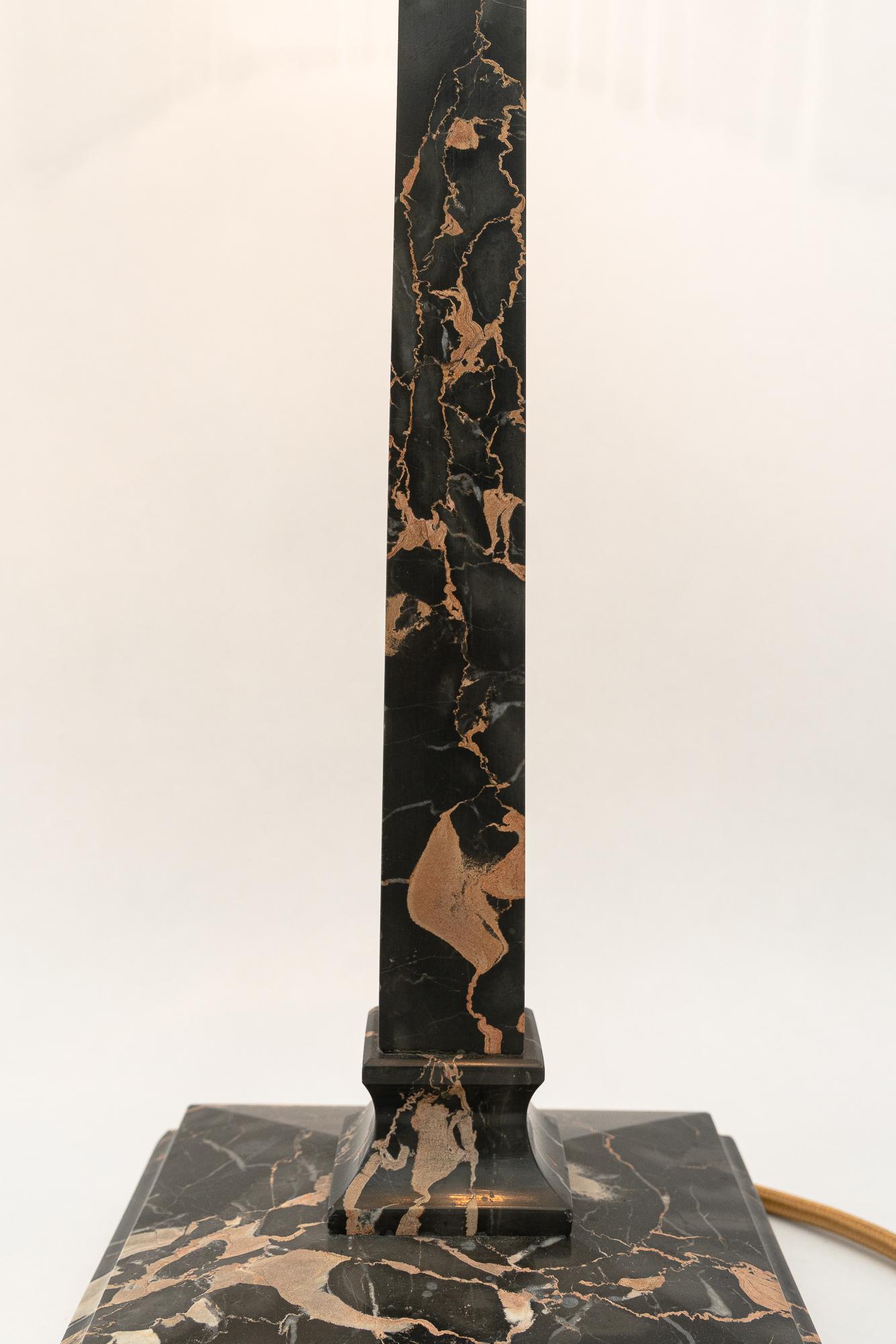 Big Marmor Tischlampe mit Glasschirm Wien um 1920er Jahre im Angebot 10