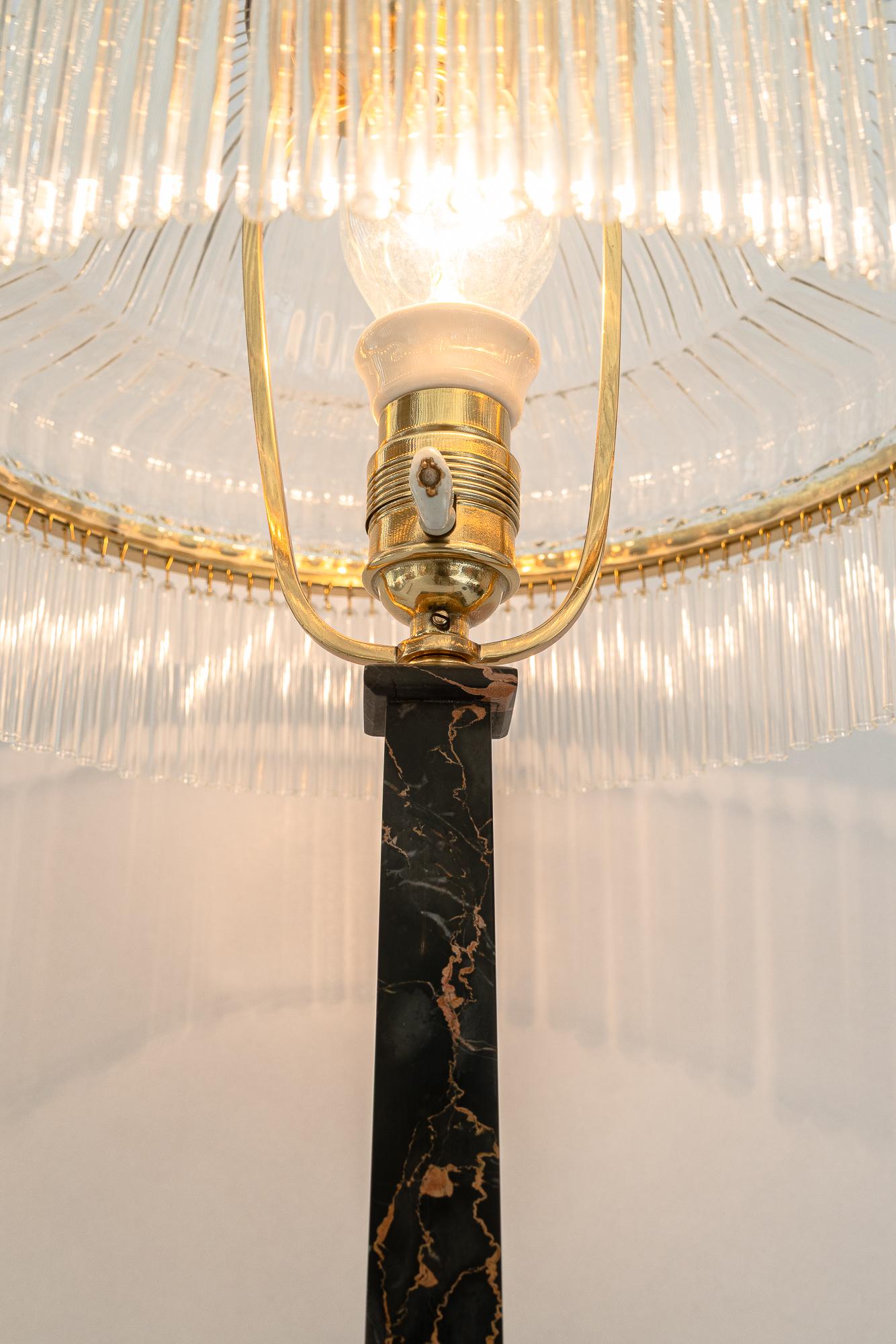 Big Marmor Tischlampe mit Glasschirm Wien um 1920er Jahre im Angebot 11