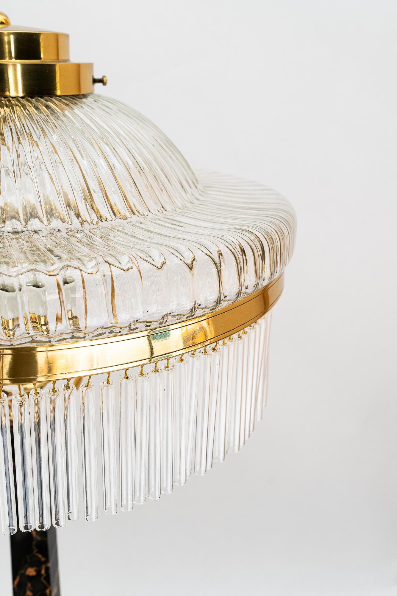 Big Marmor Tischlampe mit Glasschirm Wien um 1920er Jahre (Österreichisch) im Angebot
