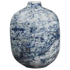 Grand vase en marbre de Veronika Švábeníková
