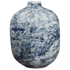 Grand vase en marbre de Veronika Švábeníková