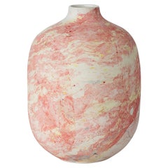 Grand vase en marbre de Veronika Švábeníková