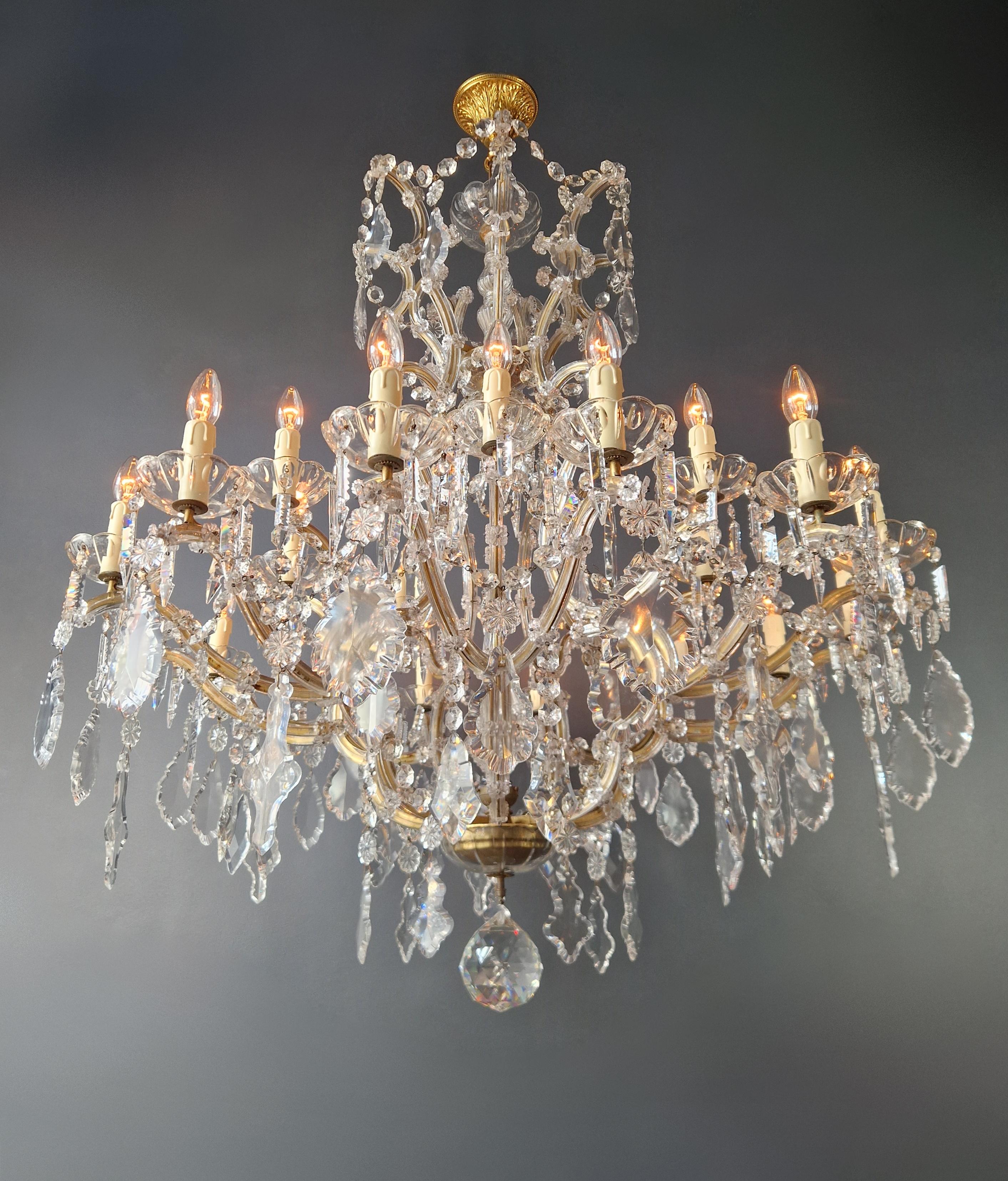 Hand-Knotted Big Maria Theresa Crystal Chandelier Antique Classic Clear Glass For Sale