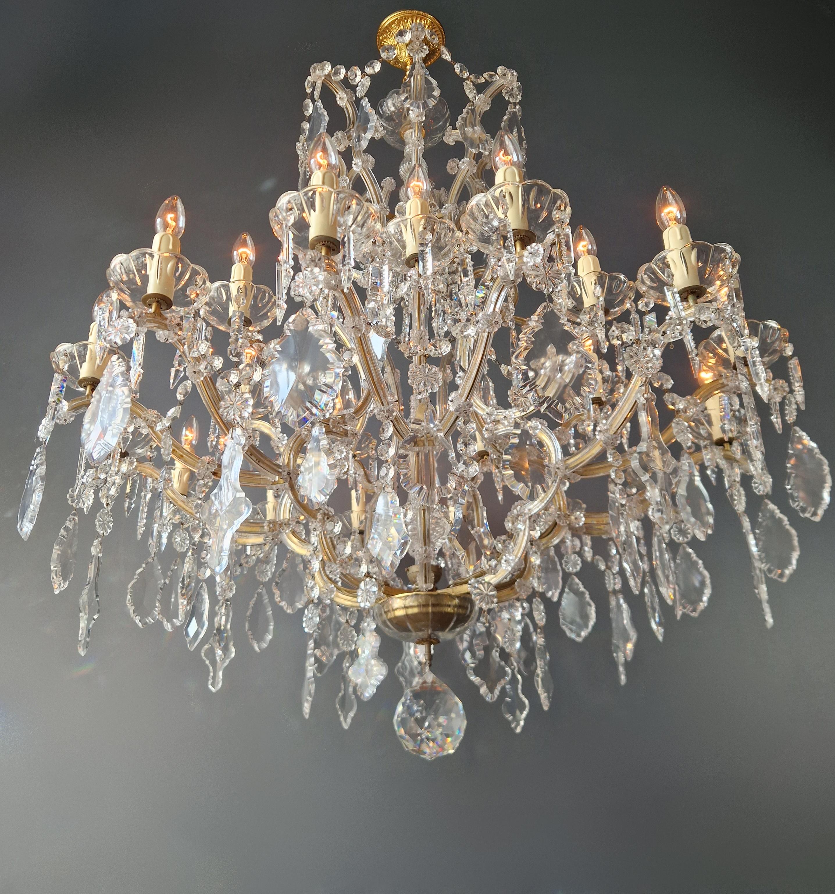 Big Maria Theresa Crystal Chandelier Antique Classic Clear Glass In Good Condition For Sale In Berlin, DE