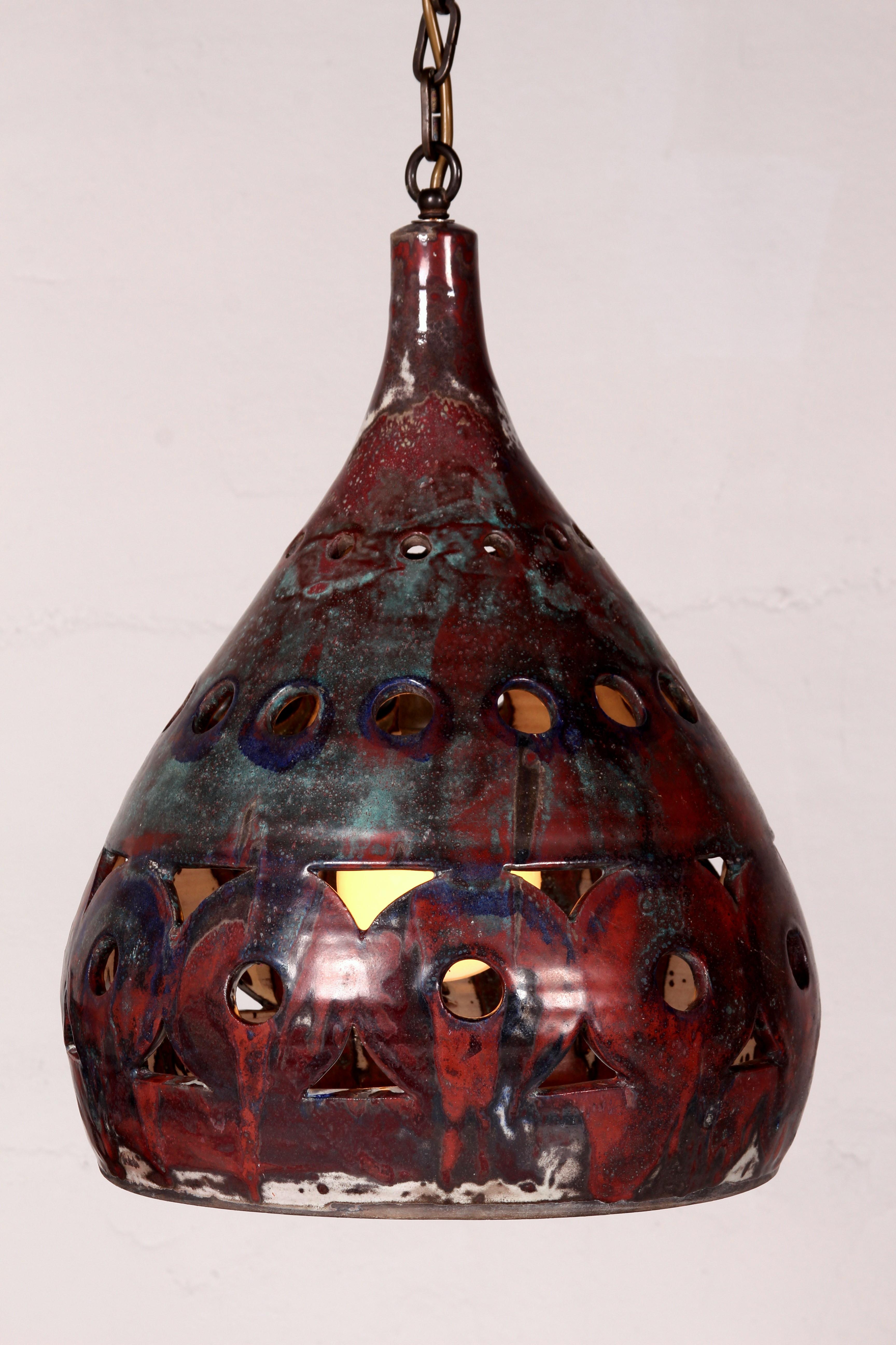 Mid-Century Modern Grand chef-d'œuvre : Helga Gast, plafonnier suspendu en poterie d'art émaillée avec art, années 70 en vente