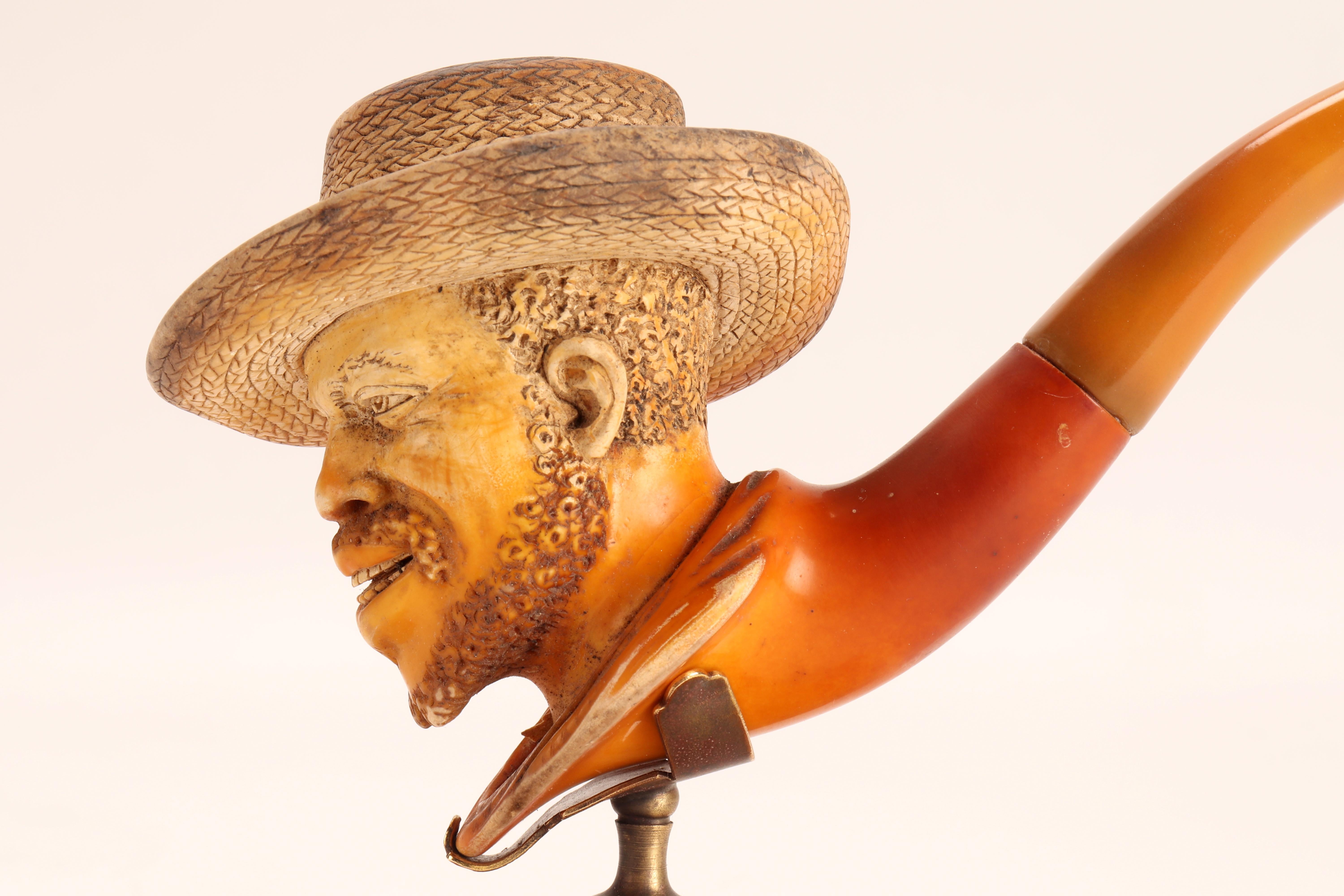 Große Meershaum-Pfeife mit der Darstellung eines Männerkopfes mit Hut, Wien 1880 im Zustand „Gut“ im Angebot in Milan, IT