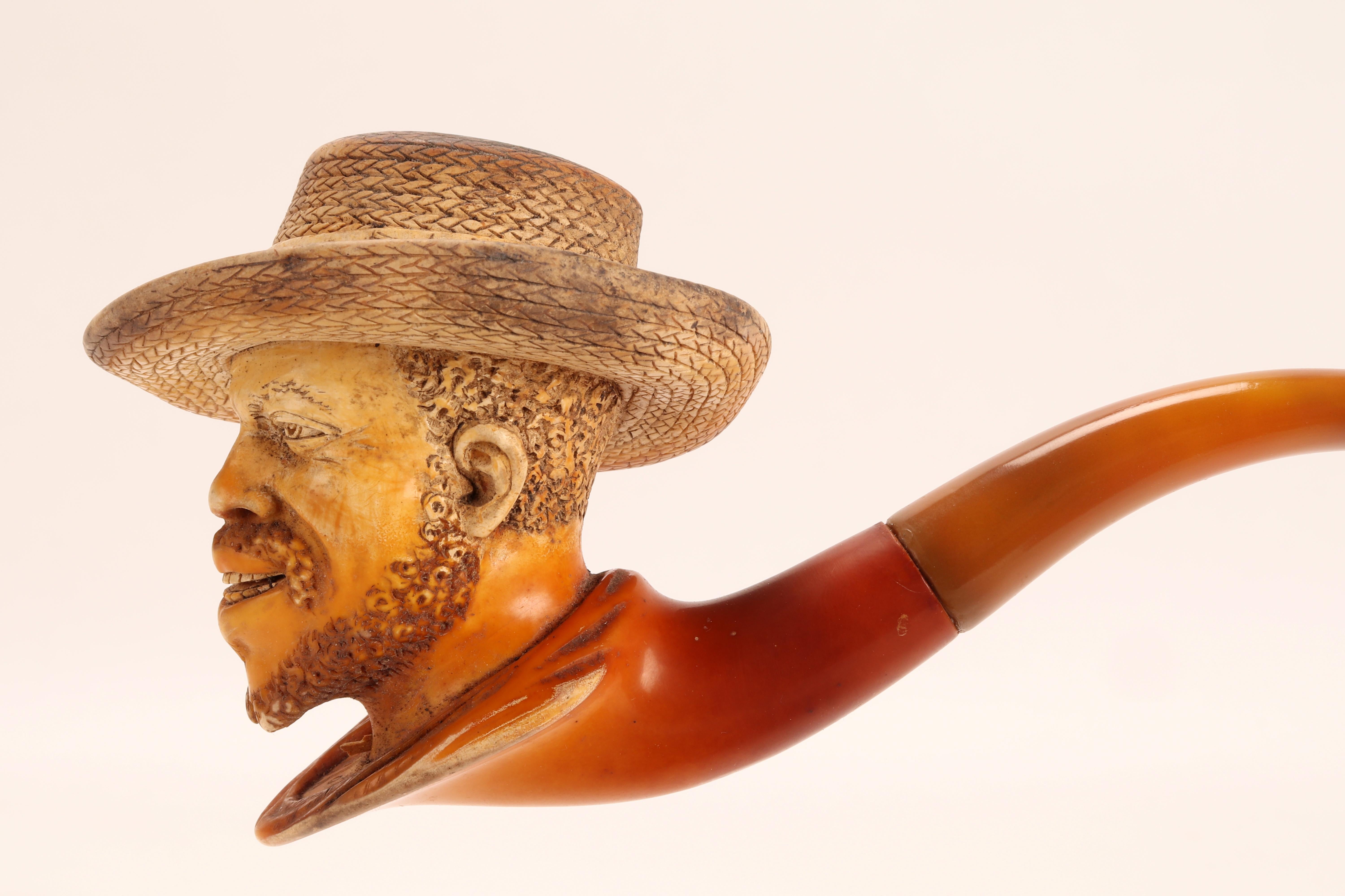 Große Meershaum-Pfeife mit der Darstellung eines Männerkopfes mit Hut, Wien 1880 im Angebot 1