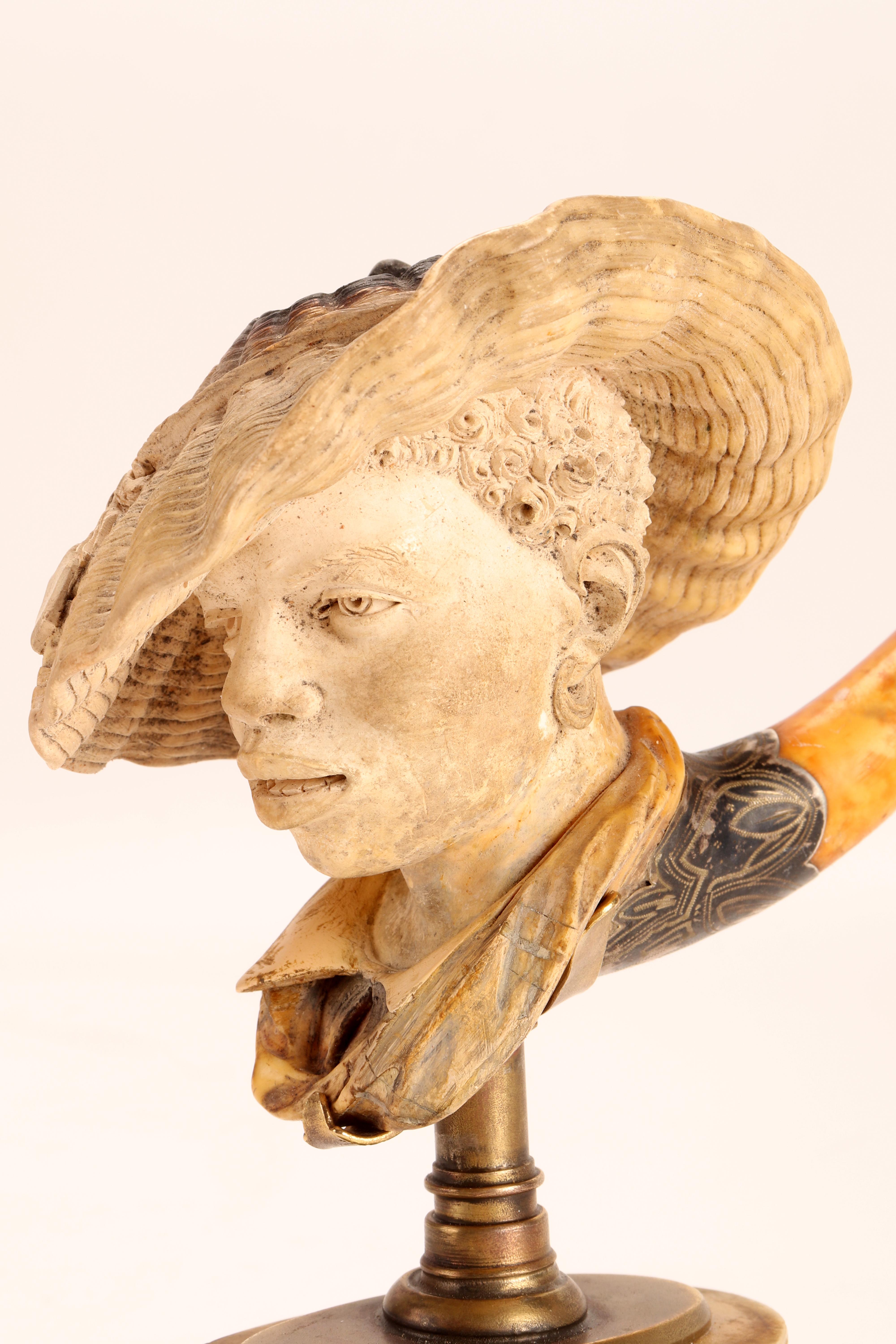 Große Meershaum-Pfeife mit der Darstellung eines Frauenkopfes mit Hut, Wien 1880 im Zustand „Gut“ im Angebot in Milan, IT