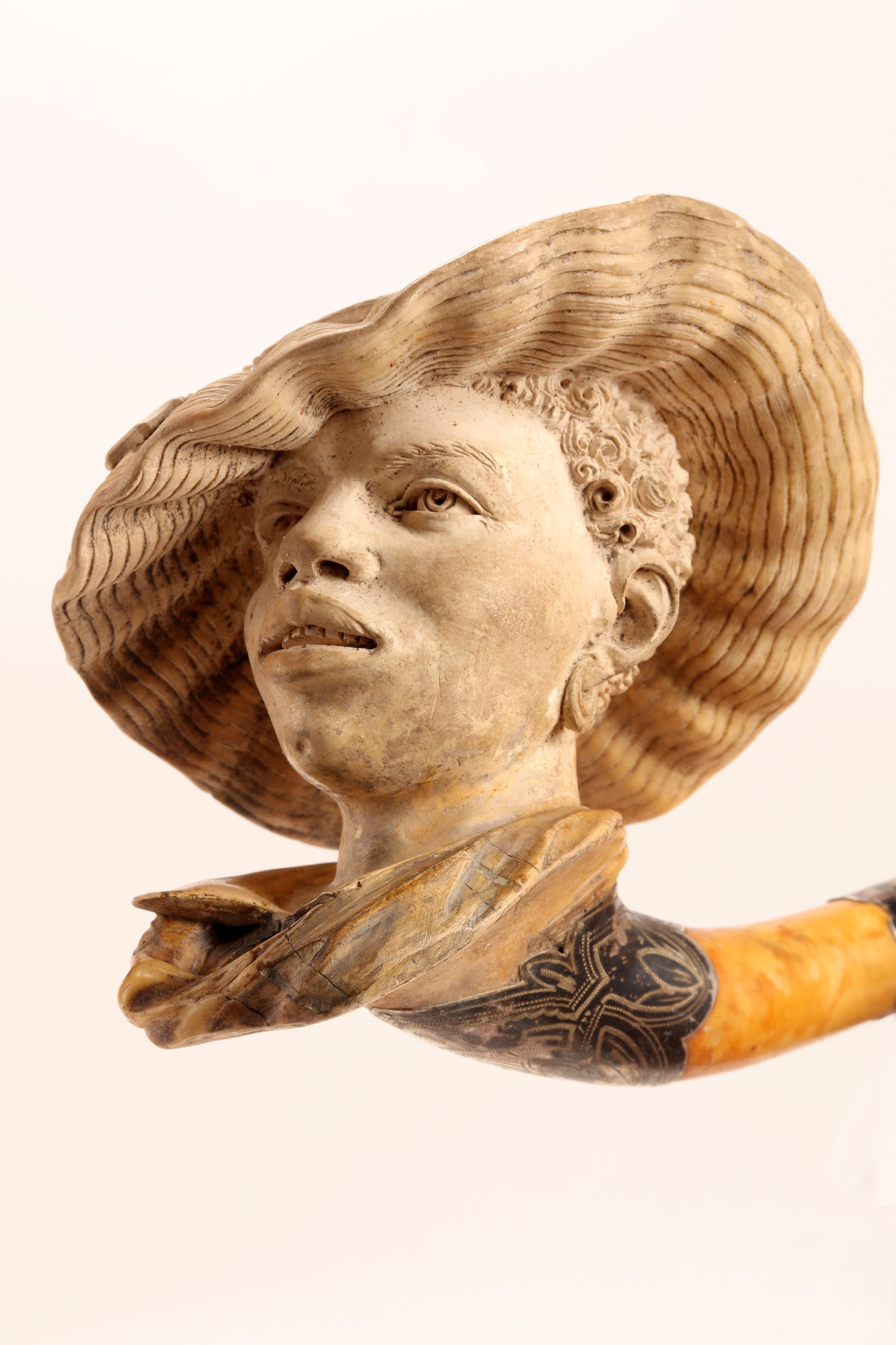 Große Meershaum-Pfeife mit der Darstellung eines Frauenkopfes mit Hut, Wien 1880 im Angebot 1