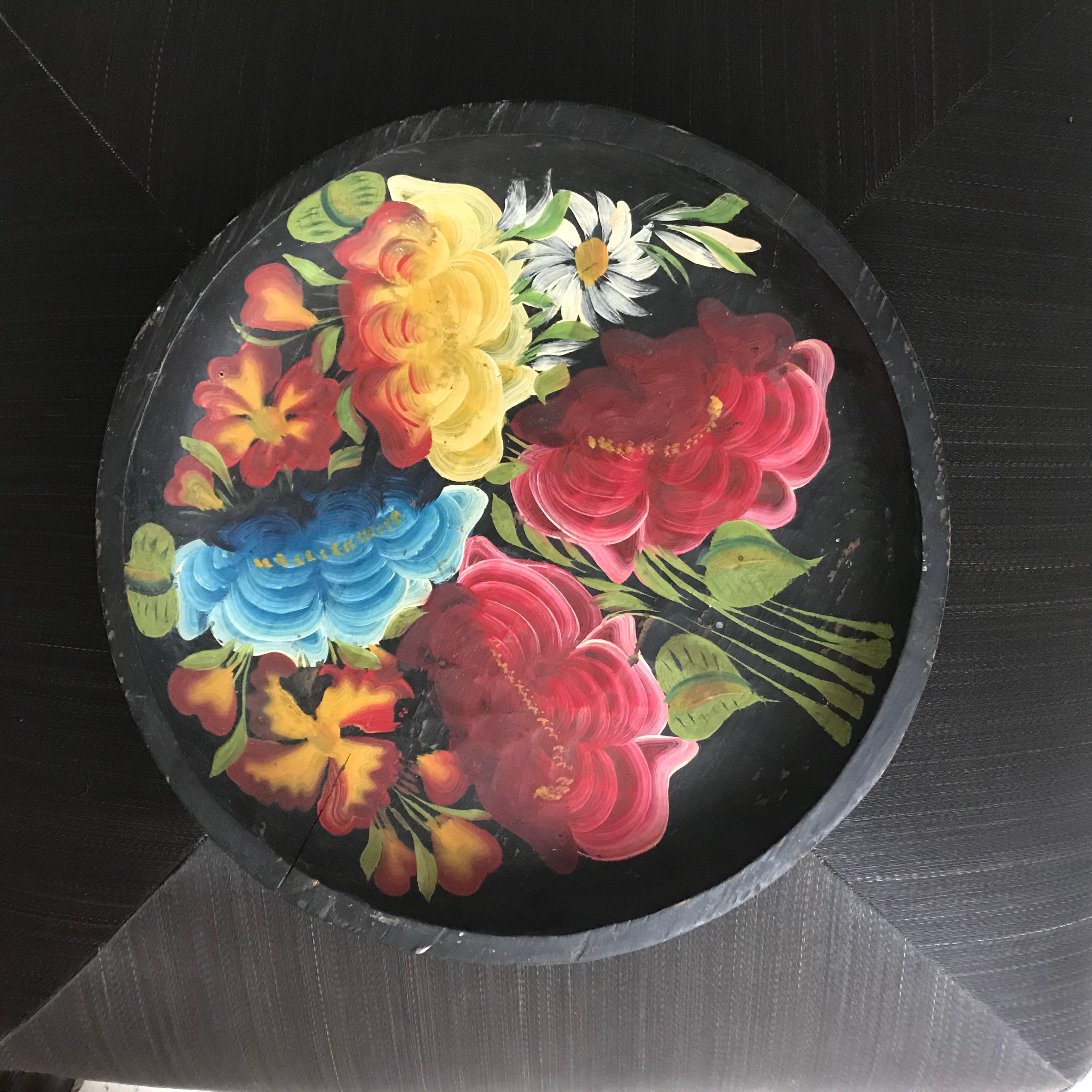 Big Mexican Wooden Plate with Hand-Painted Floral Design #1 In Good Condition For Sale In Munich, DE