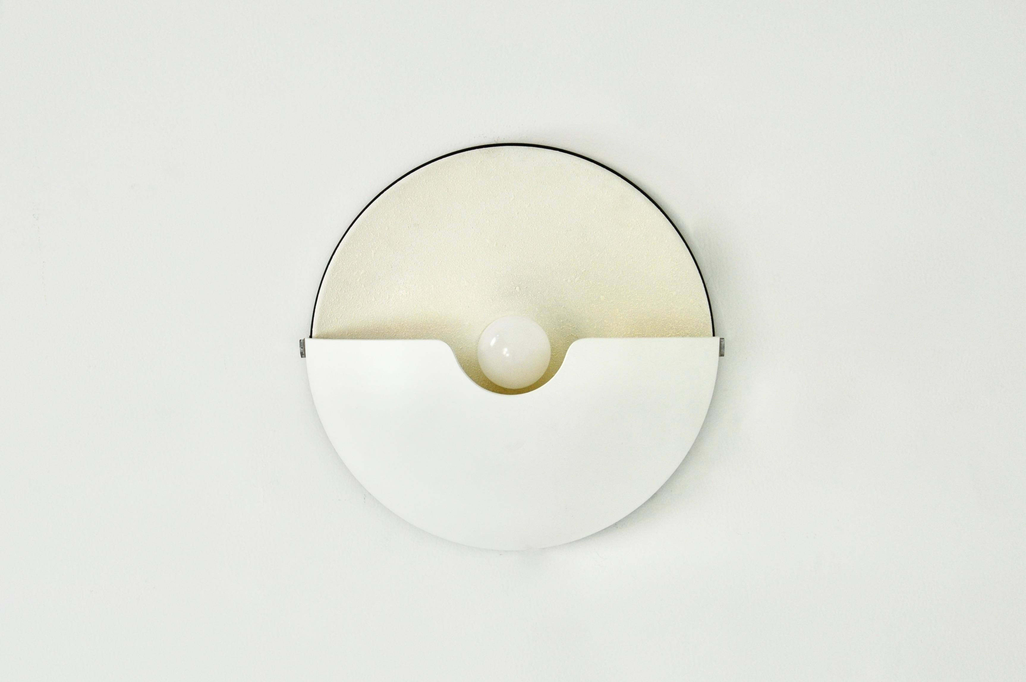 Wall light in white plastic. Light projection can be tilted up or down.  Mezzanotte model. Wear due to time and age of the wall light.