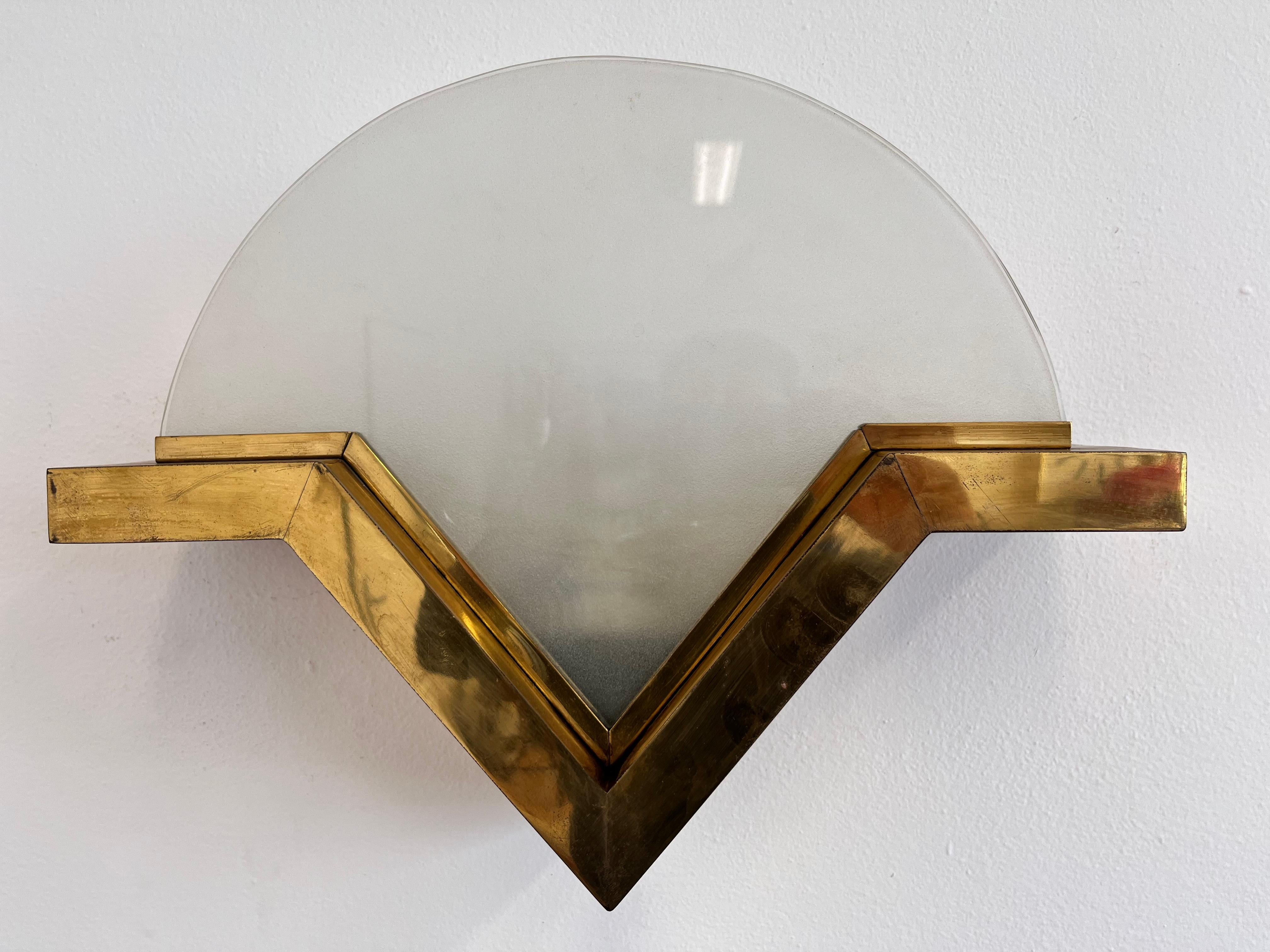 Gran lámpara de pared de diseño de mediados de siglo de latón y cristal - alrededor de los años 80 en Bueno estado para la venta en Praha, CZ