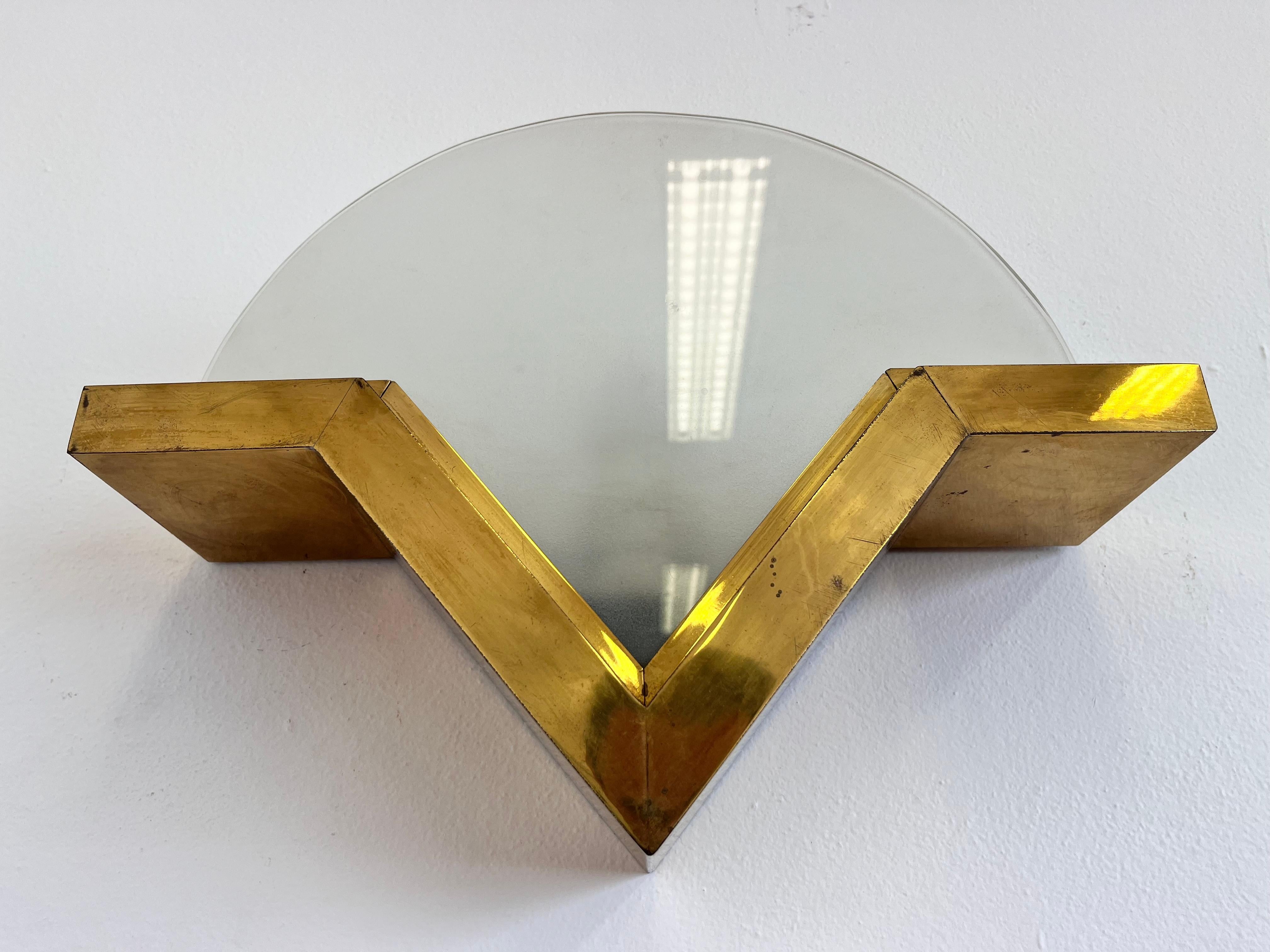 Big Mid century Brass and glass design wall lamp - around 1980s For Sale 1