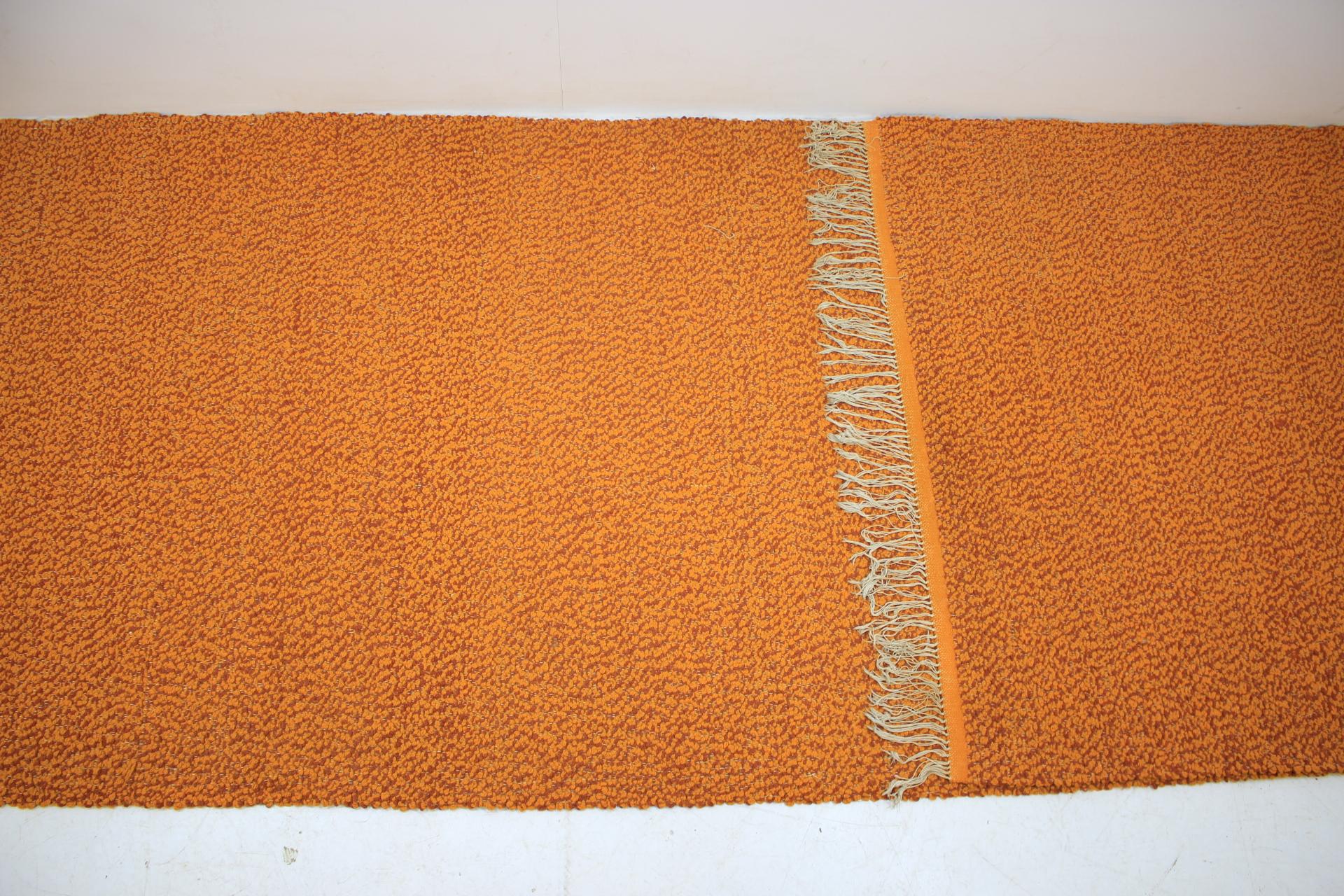 Gran alfombra tejida a mano de Valašské Meziříčí, años 60 Moderno de mediados de siglo en venta