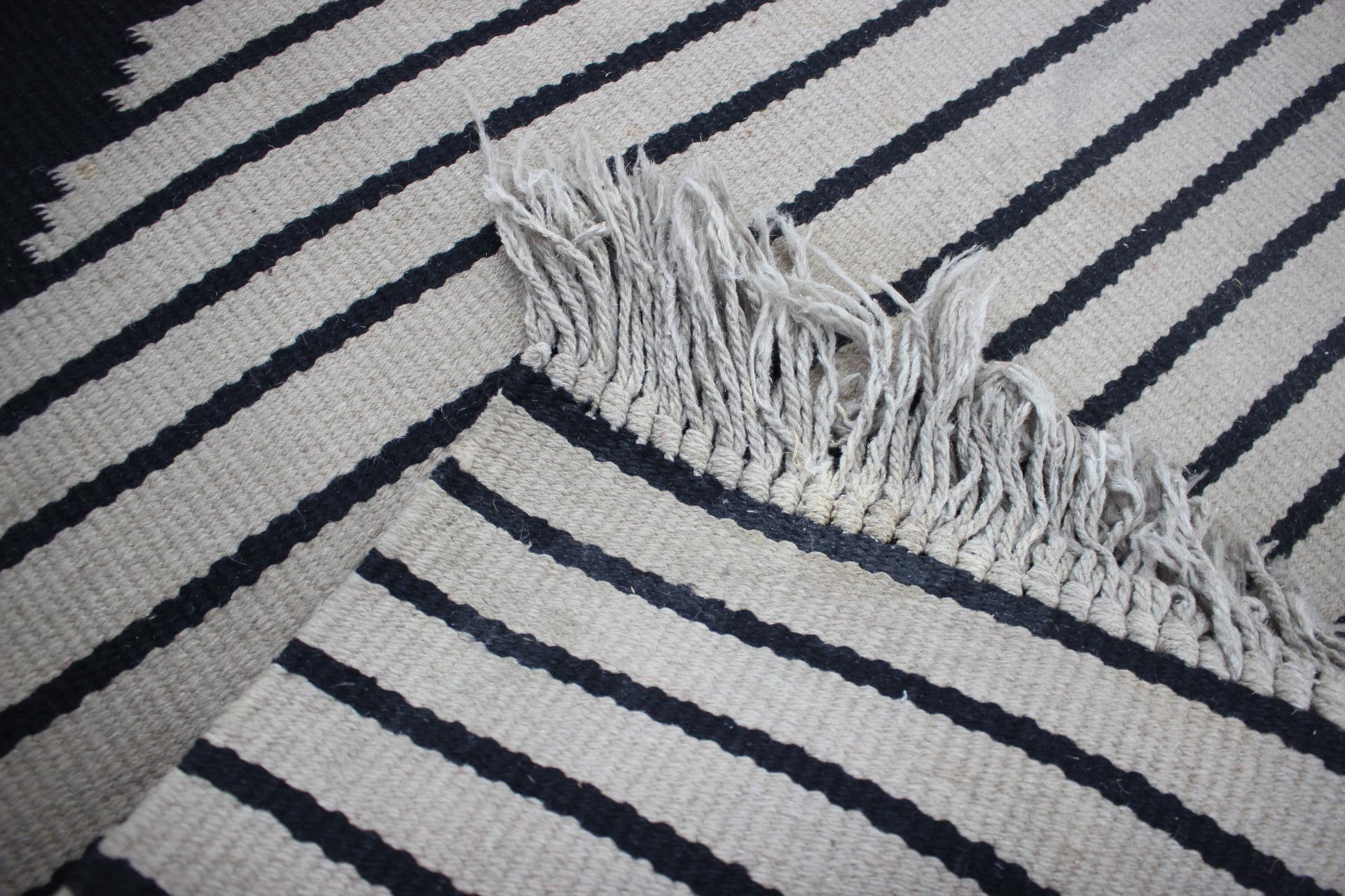 Big Midcentury Kilim Abstract Wool Design Geometric Rug / Carpet, 1960s For Sale 1