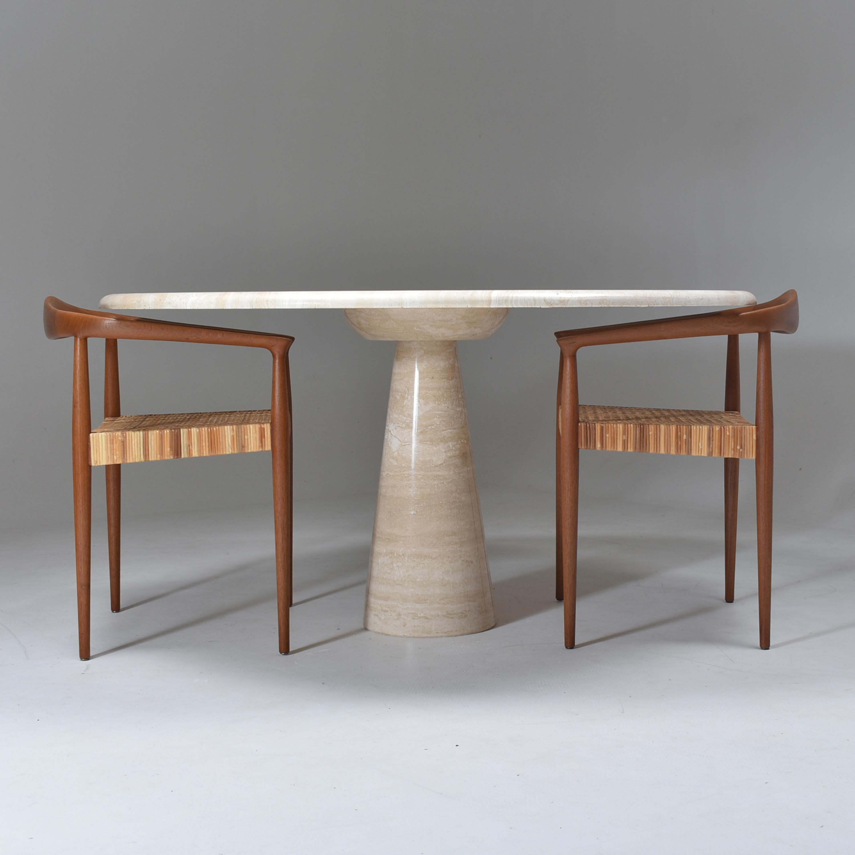 Round Cream Travertine Pedestal Dining Table, Angelo Mangiarotti Style, Italy In Good Condition In Le Grand-Saconnex, CH