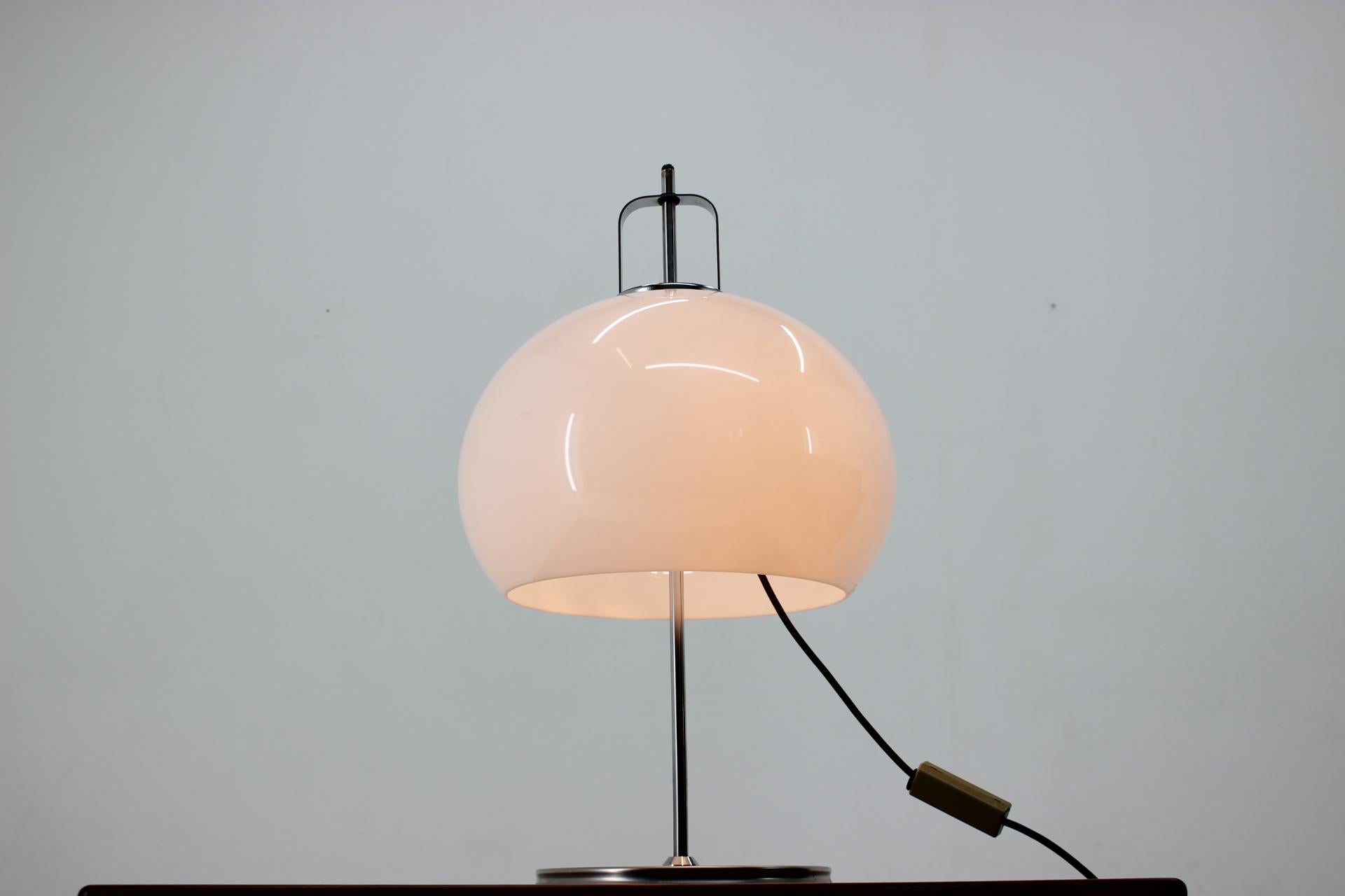 Mid-Century Modern Grande lampe de bureau du milieu du siècle dernier par Meblo conçue par Harvey Guzzini, Italie, 1970 en vente