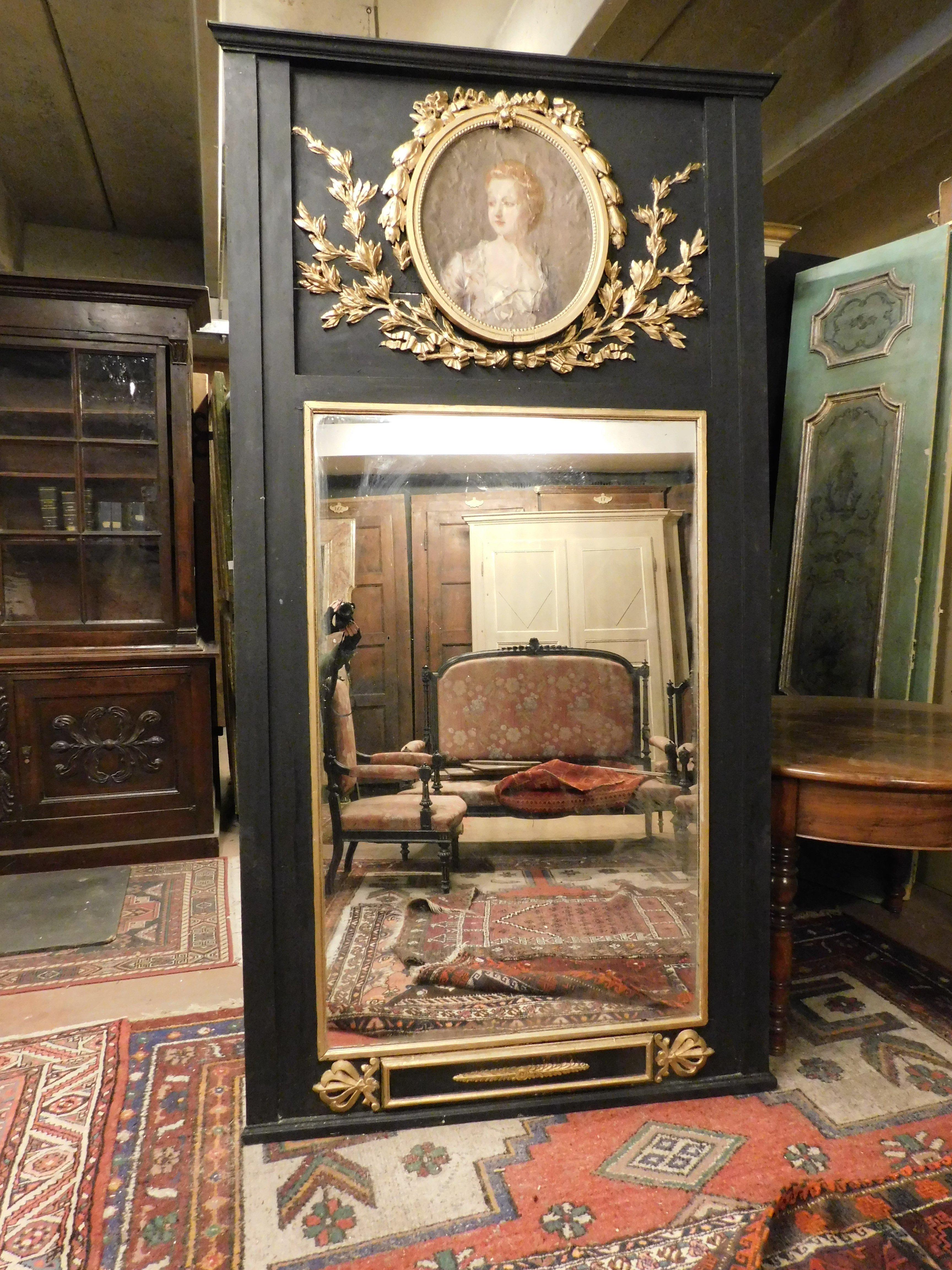 Italian Big Mirror black lacquered wood, gilded carvings and painting dame, Italy For Sale