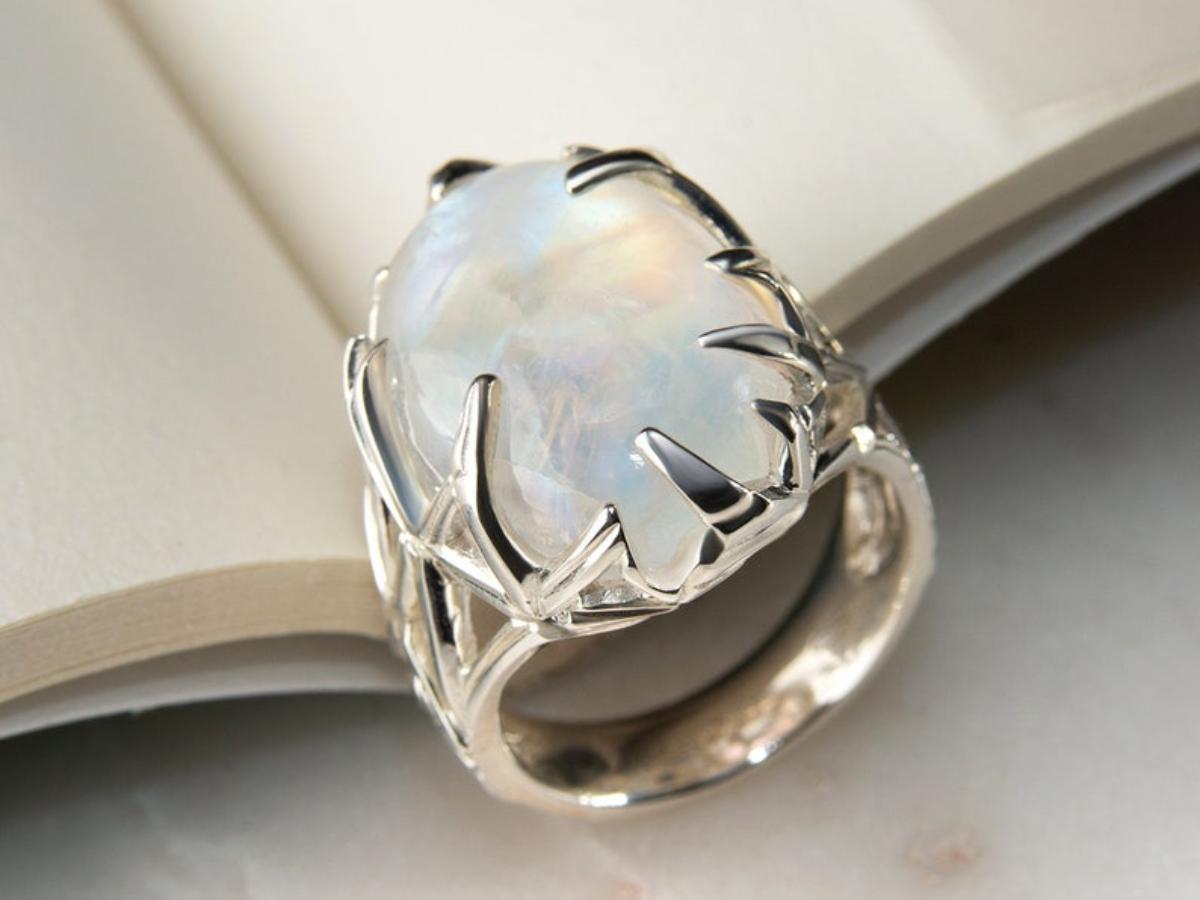 Big Moonstone Adularia Ring Natural Cabochon Clear Gem Unisex In New Condition For Sale In Berlin, DE
