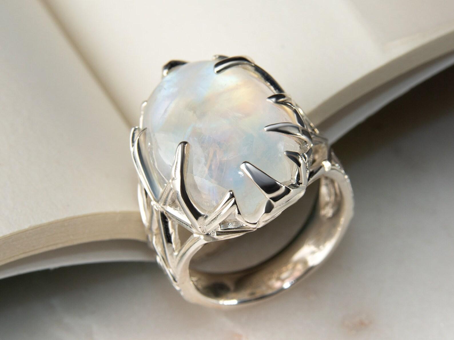 Big Moonstone Adularia Silver Ring Cabochon Translucent Pearly White Clear Stone In New Condition For Sale In Berlin, DE