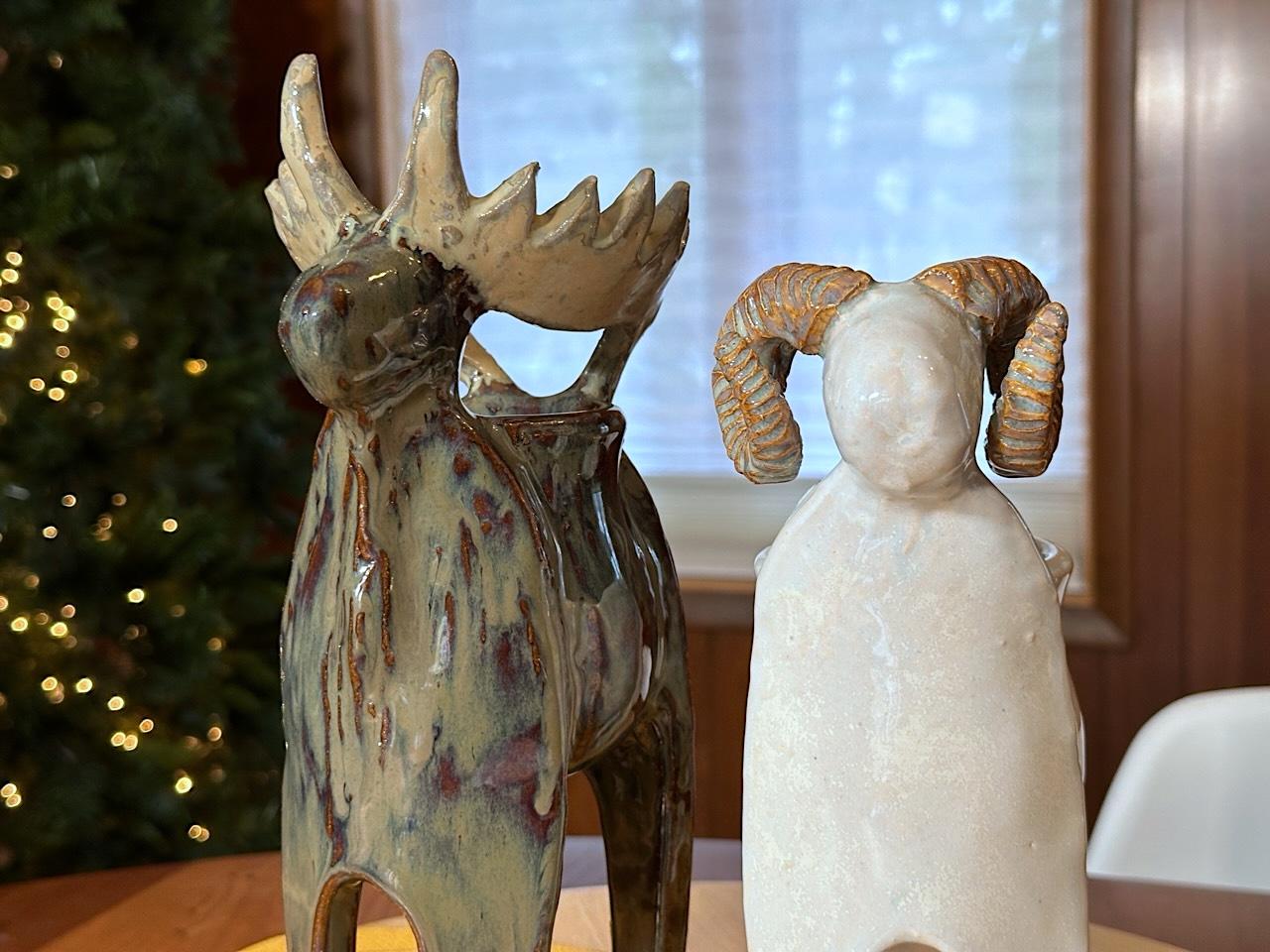 Vaso Big Moose in ceramica (Yellowstone) Gres, smalto lucido blu rame marrone In condizioni Nuovo in vendita a Cody, WY