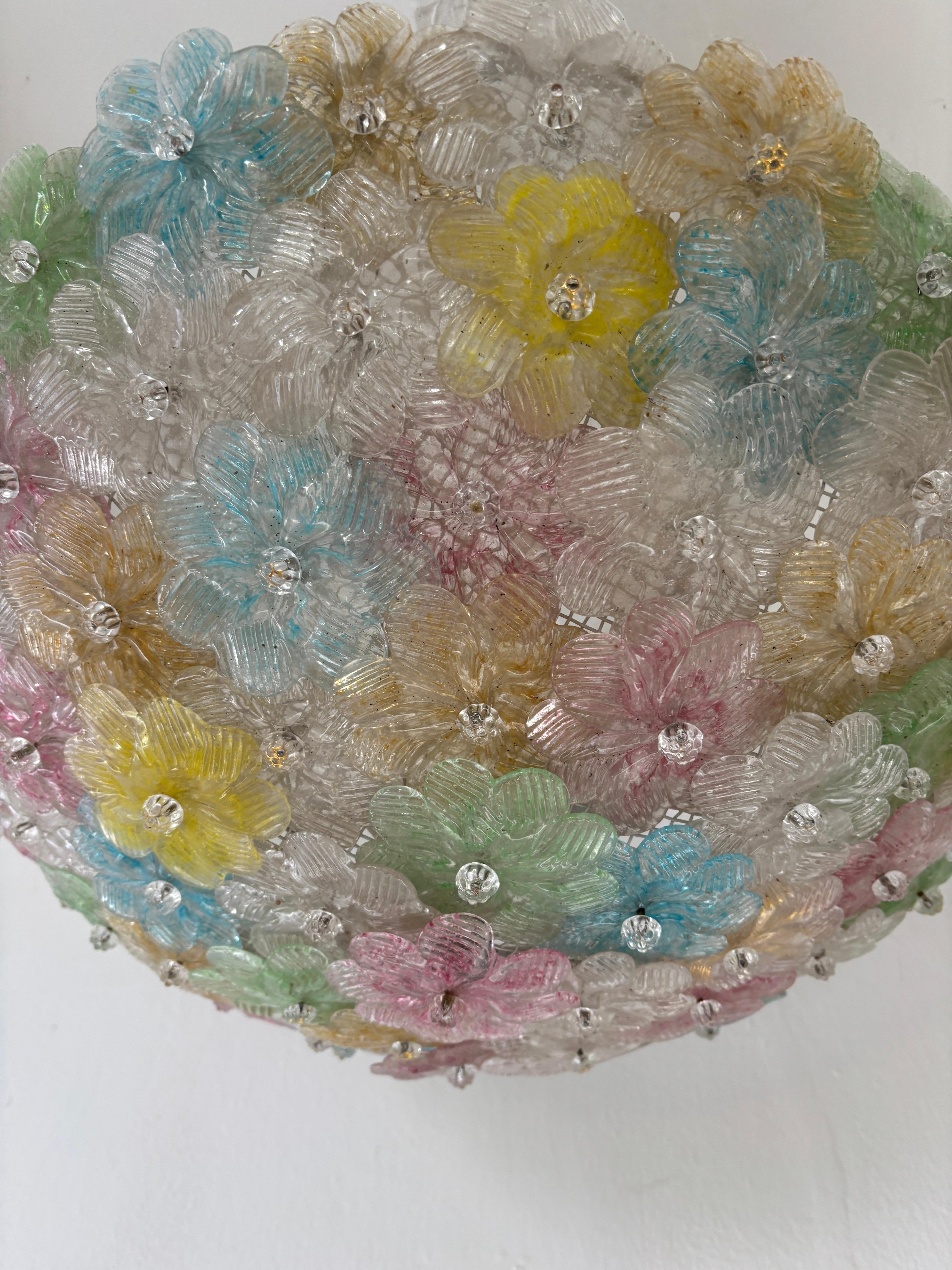 Gran araña empotrable multicolor Barovier & Toso Flores de Murano de mediados de siglo Moderno de mediados de siglo en venta