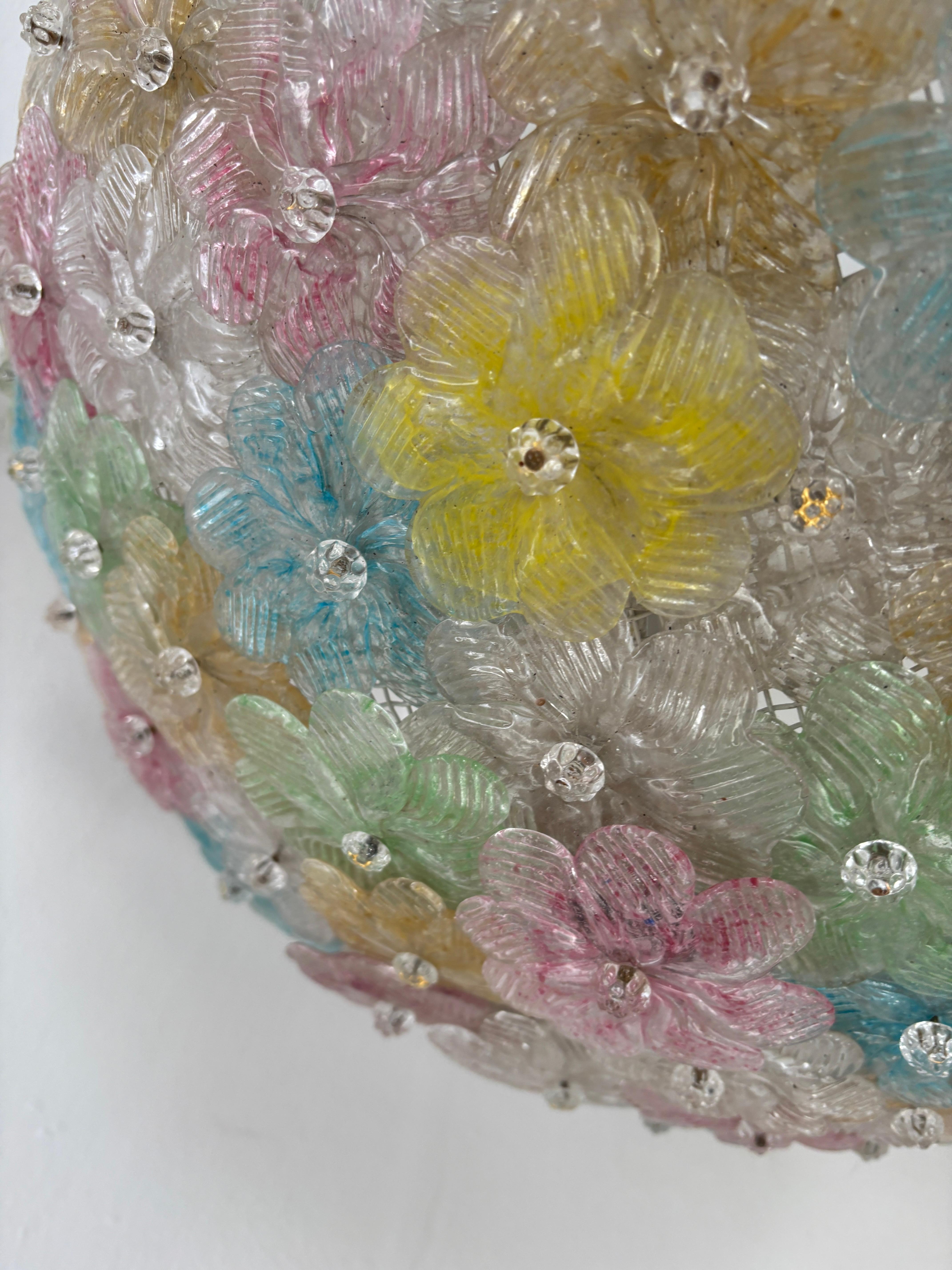 Gran araña empotrable multicolor Barovier & Toso Flores de Murano de mediados de siglo en venta 1