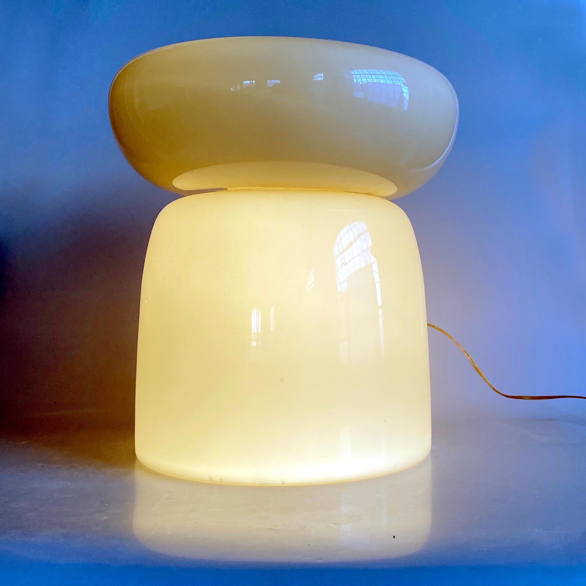 Big Murano Glass Beige Floor or Table Lamp Attributed to Venini, Italy 1960s For Sale 9