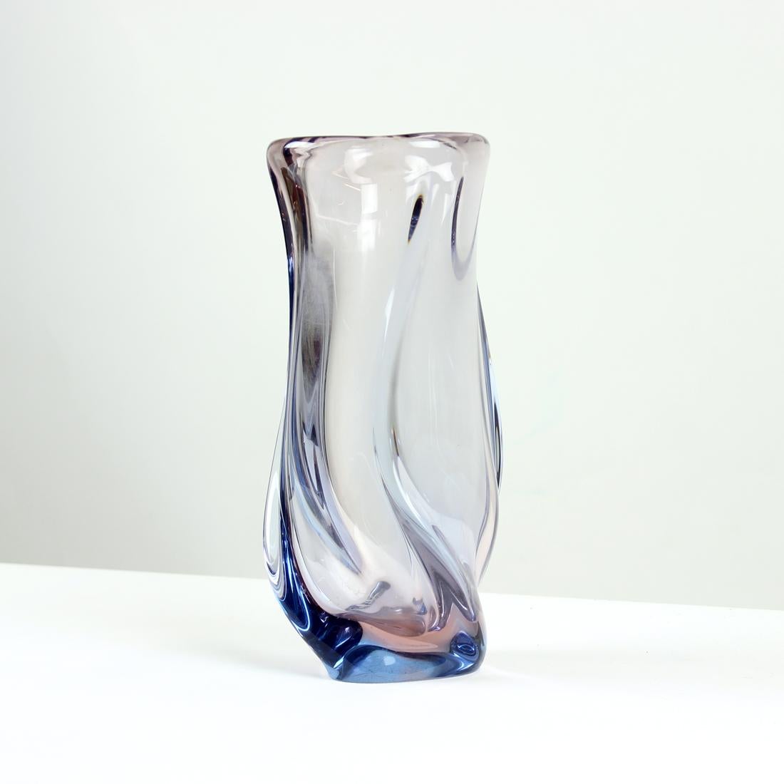Tchèque Grand vase en verre de Murano par Hospodka, Tchécoslovaquie, années 1960 en vente