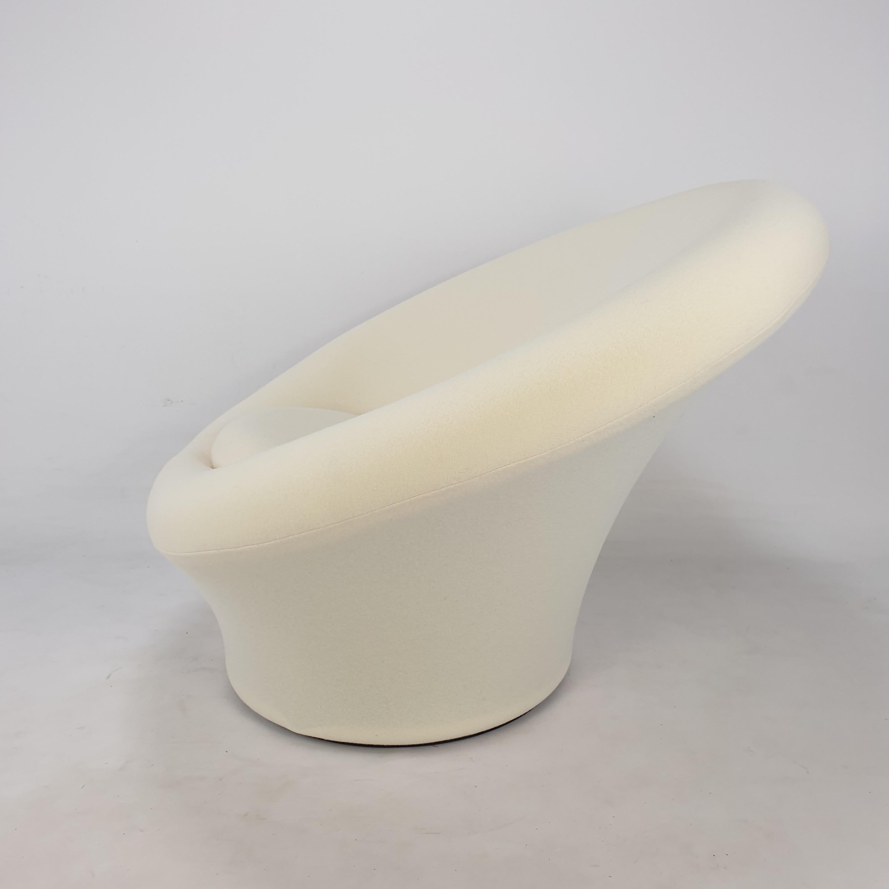 pierre paulin mushroom chair