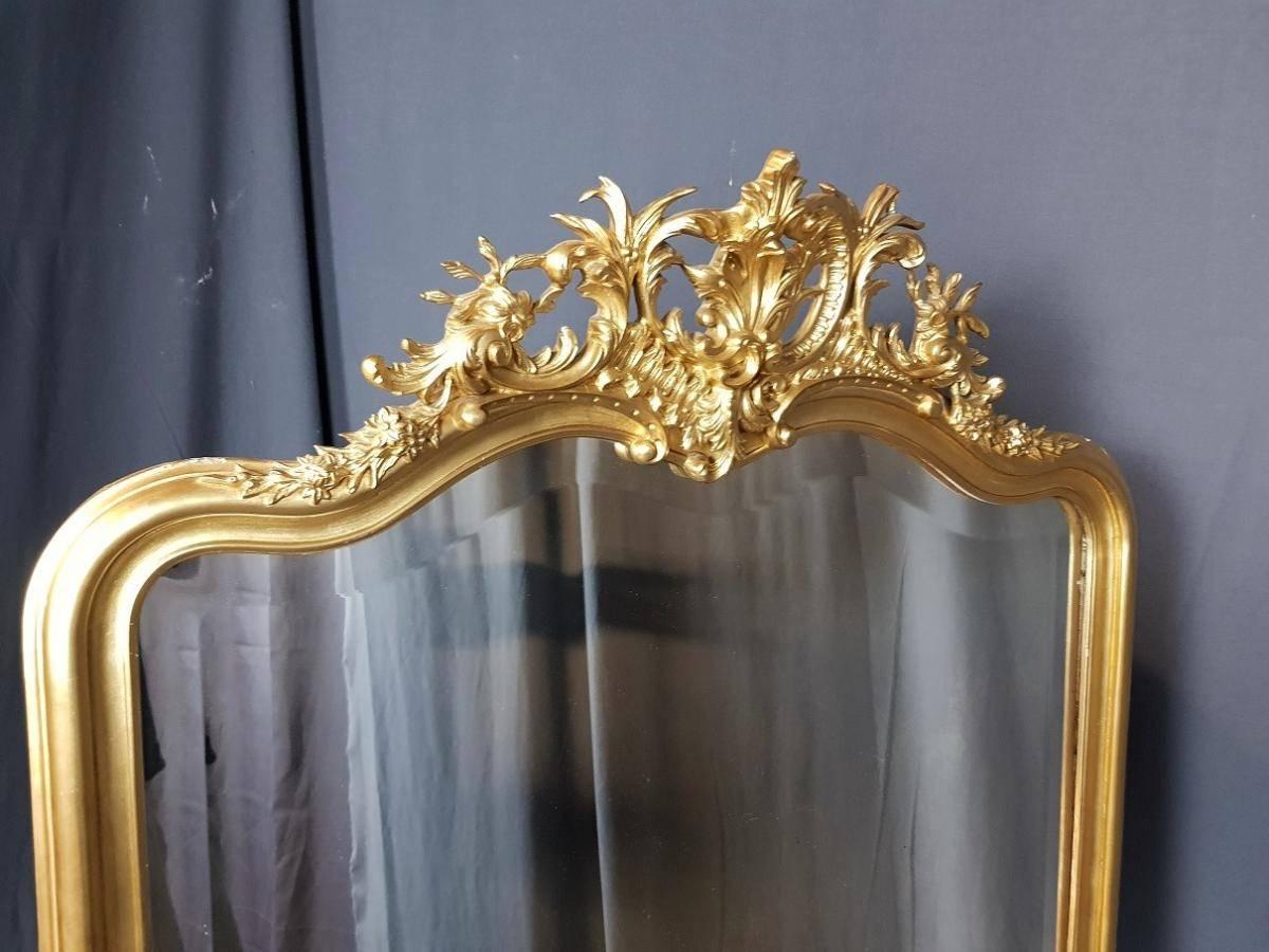 Big and Elegant Napoleon III in original mercury mirror and giltwood and gilt stucco with refined ornementations.
In a very good general condition.