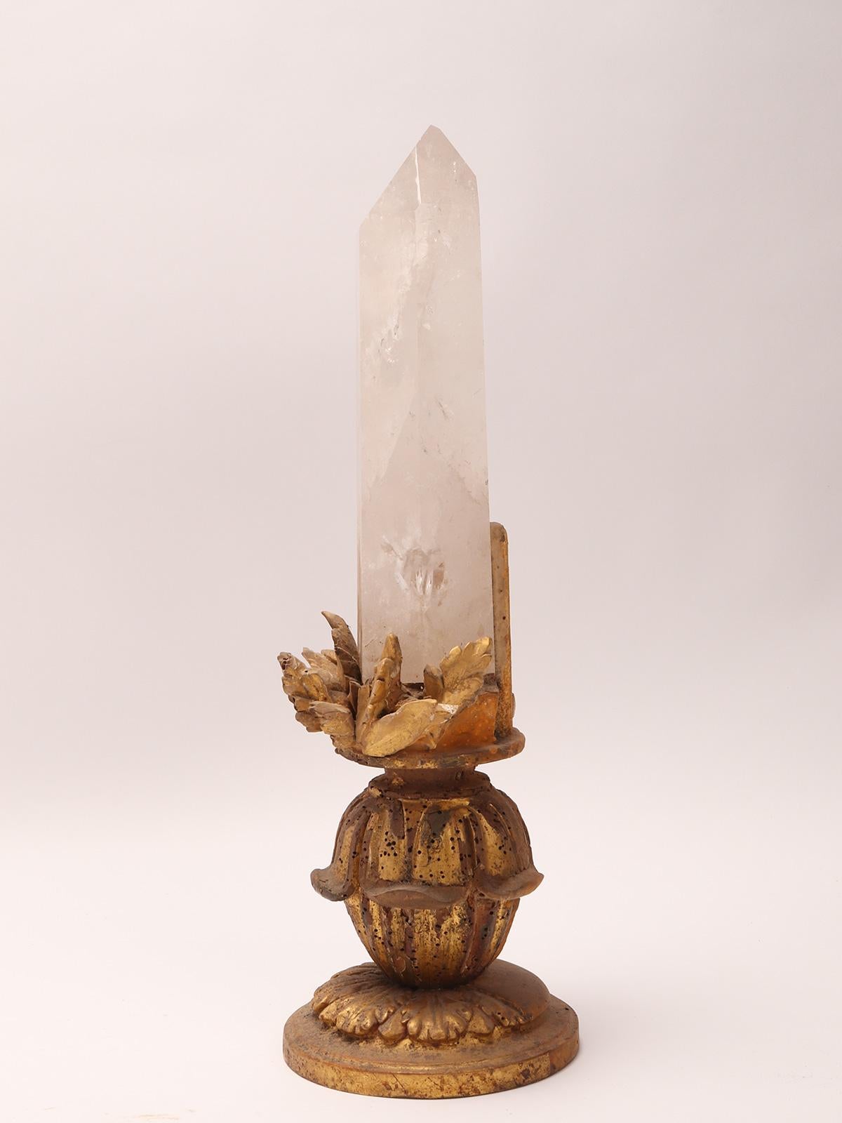 Großes natürliches Exemplar eines Bergkristalls, Sockel aus vergoldetem Holz, Italien 1870. im Zustand „Gut“ im Angebot in Milan, IT