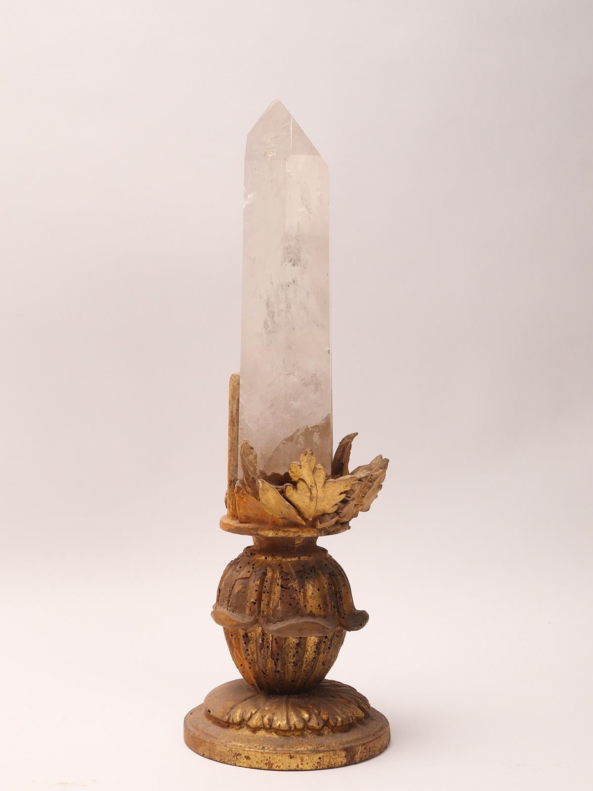 Großes natürliches Exemplar eines Bergkristalls, Sockel aus vergoldetem Holz, Italien 1870. im Angebot 1