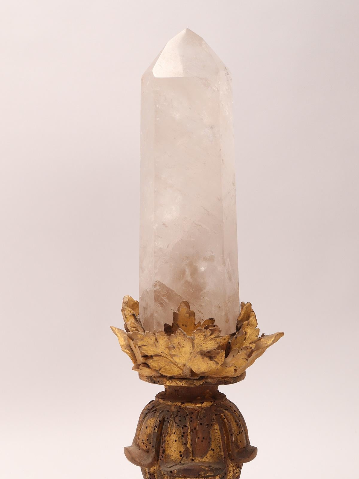 Großes natürliches Exemplar eines Bergkristalls, Sockel aus vergoldetem Holz, Italien 1870. im Angebot 2