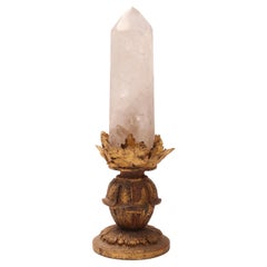 Gran ejemplar natural de cristal de roca, base de madera dorada, Italia 1870.