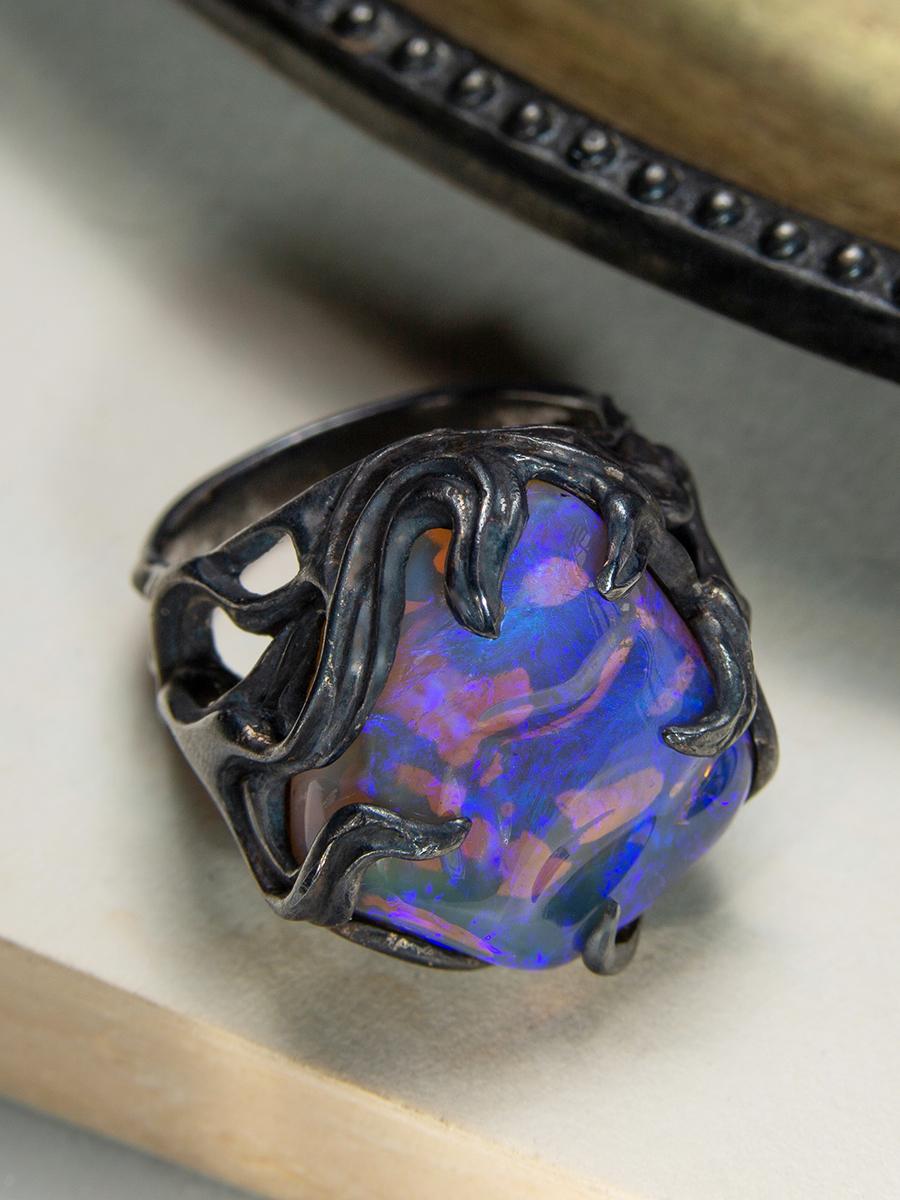 Large Neon Opal Ring in Patinated Silver Art Nouveau Style Magic  In New Condition For Sale In Berlin, DE