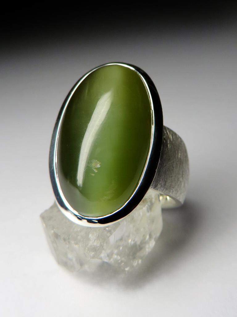 Big Nephrite Cat's Eye Scratched Silver Ring Yellowish Green Jade Gemstone For Sale 2